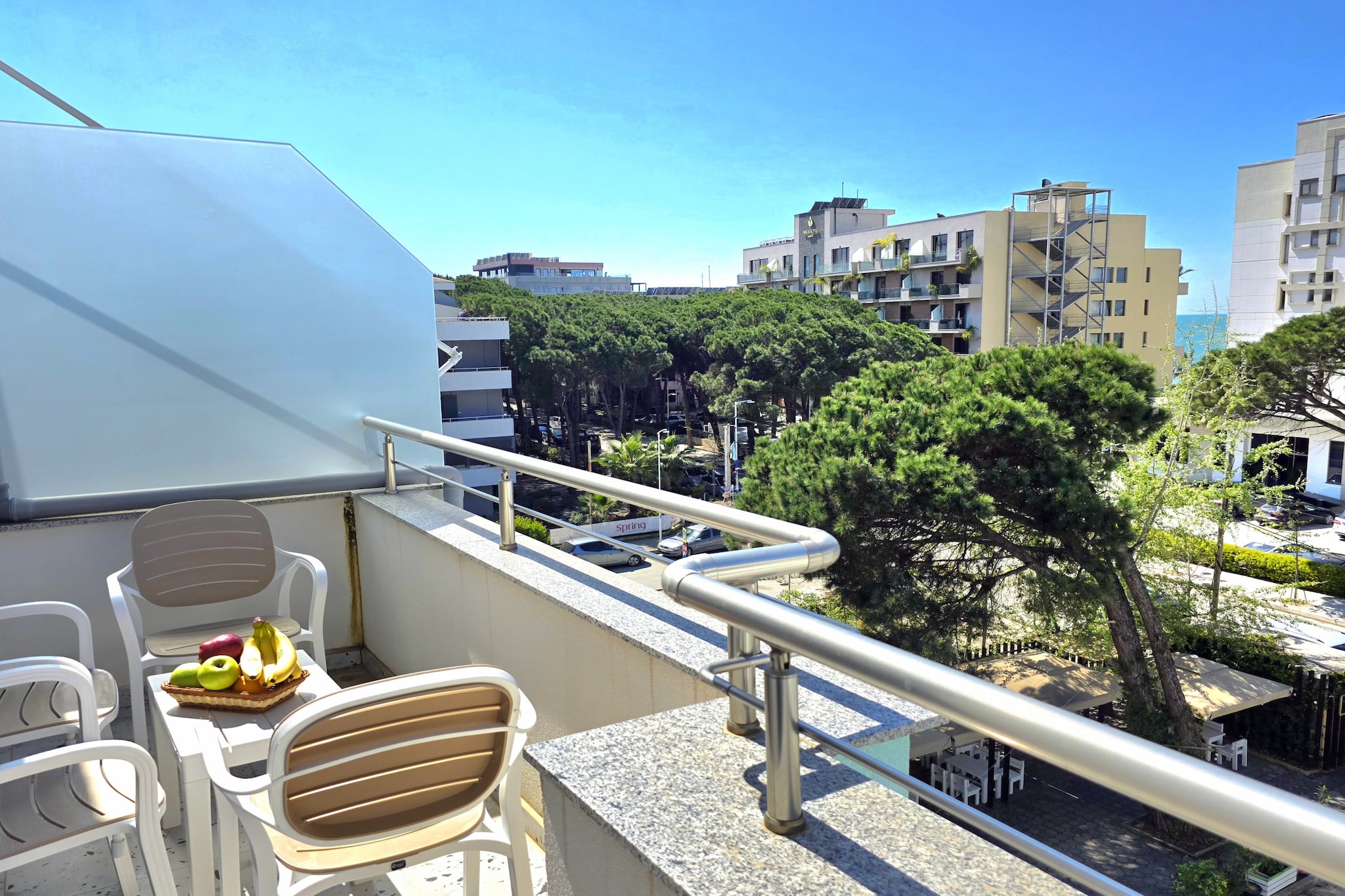 ALD070-GYURI-Terrassenbalkon