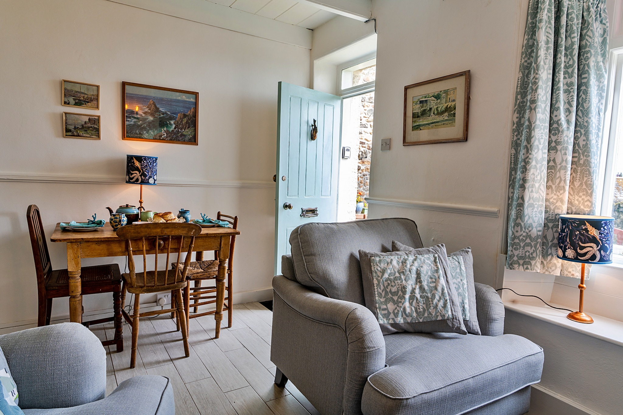 Cosy Mousehole Cottage with Sea Views-Woonkamer