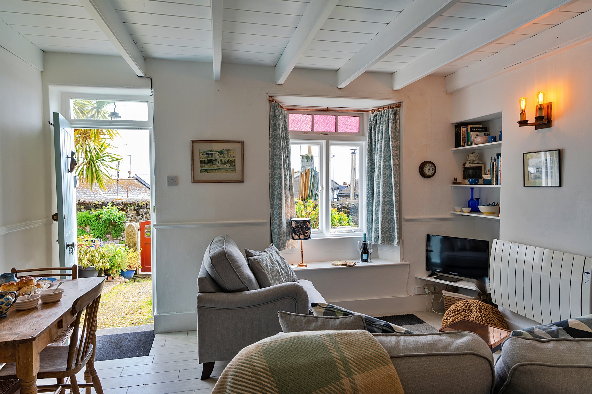 Cosy Mousehole Cottage with Sea Views-Woonkamer