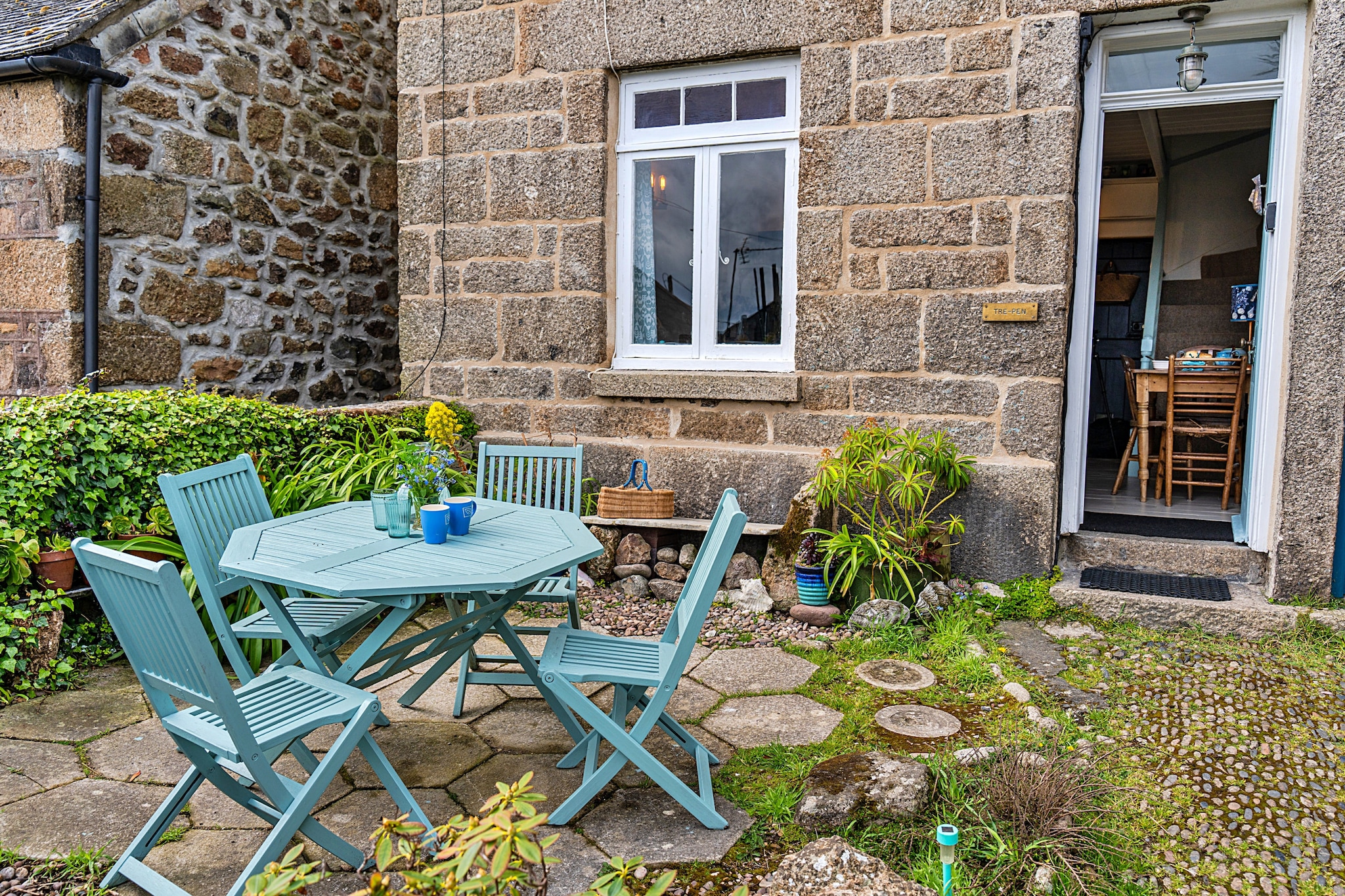 Cosy Mousehole Cottage with Sea Views