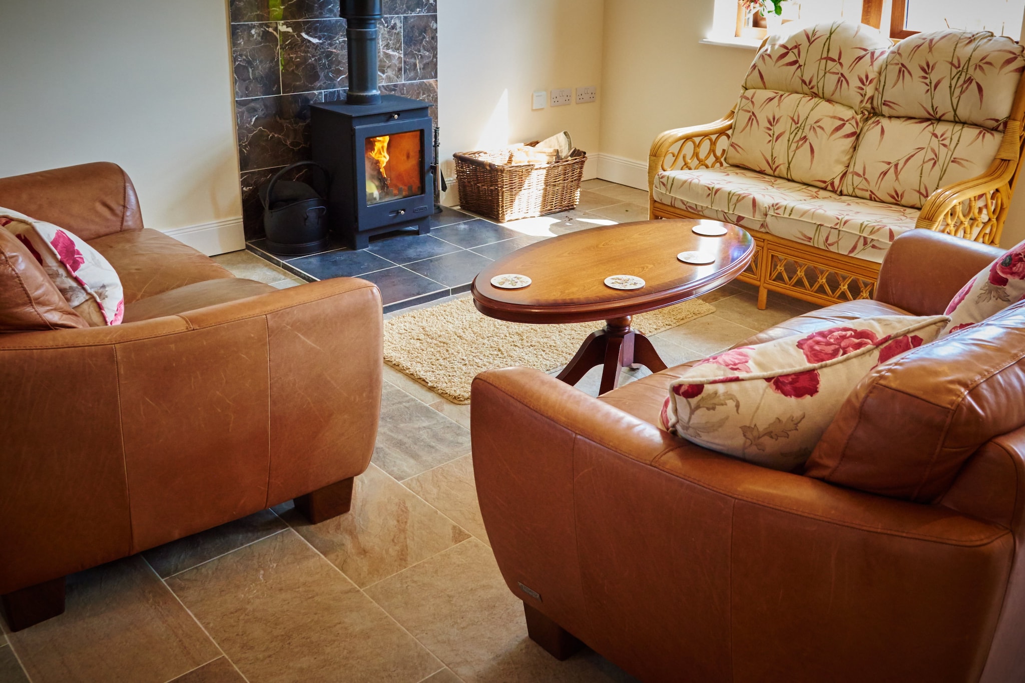 Quail's Nest Cottage-Woonkamer