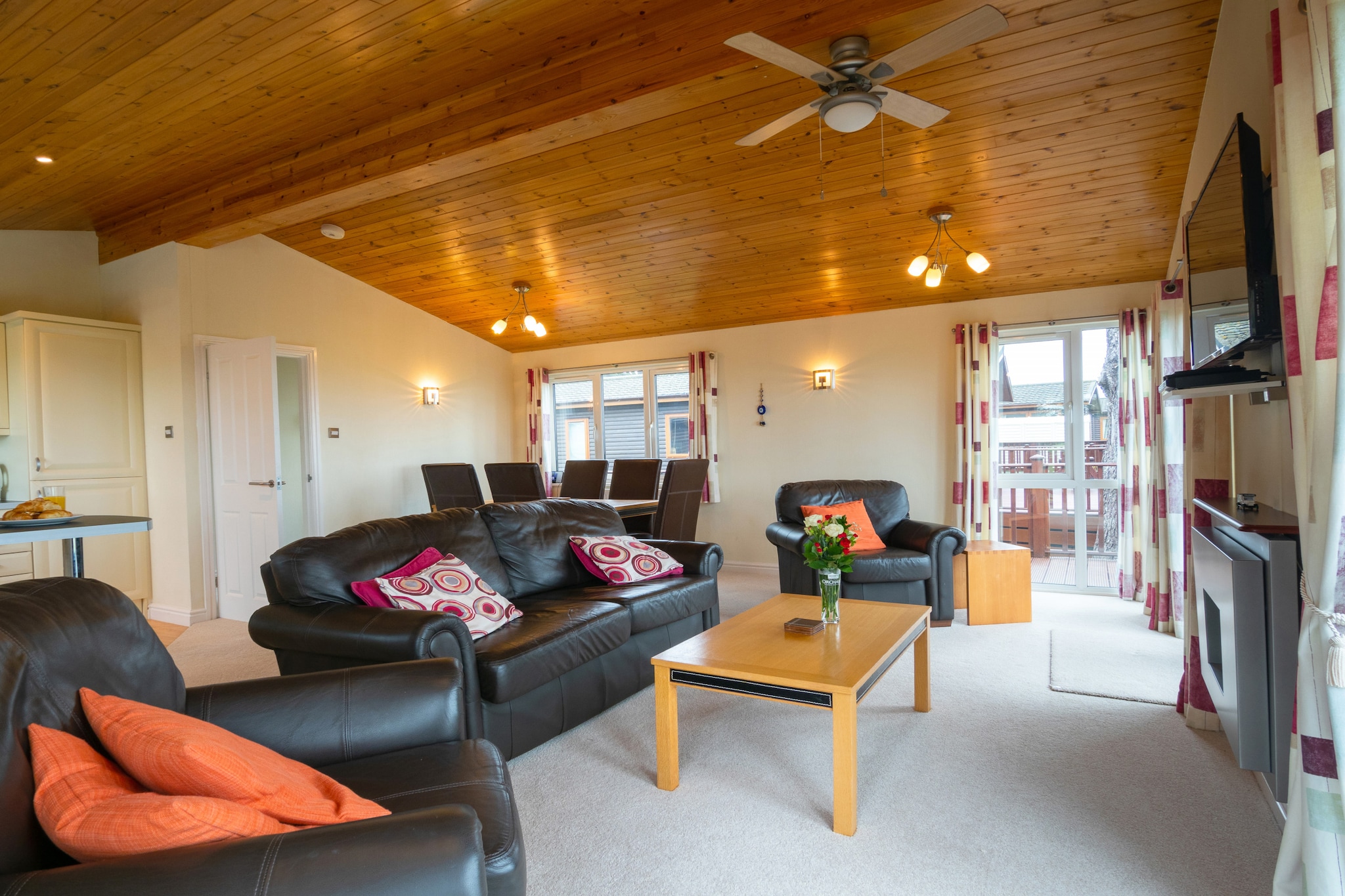 Whitsand Bay Lodge-Woonkamer