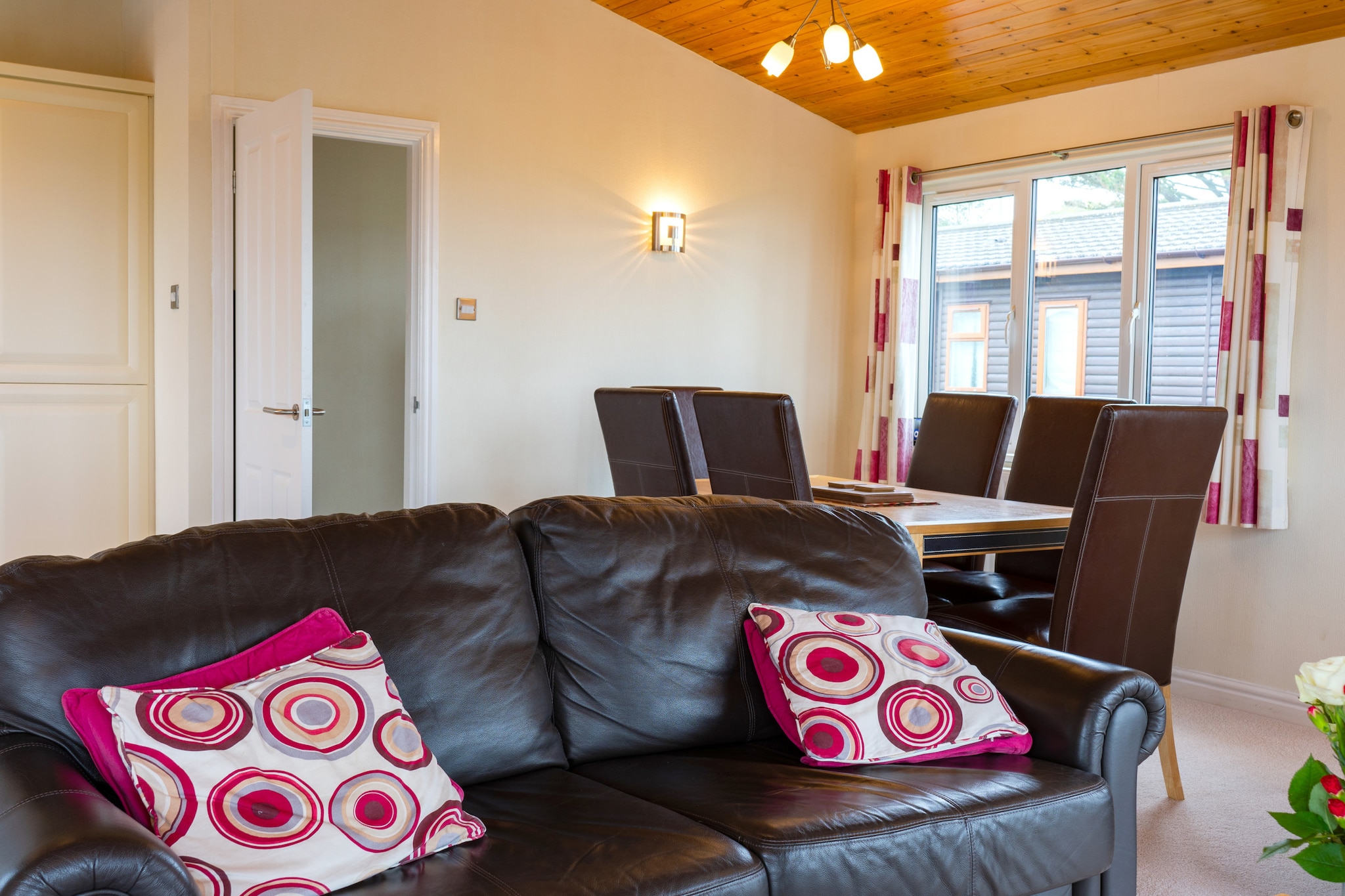 Whitsand Bay Lodge-Woonkamer