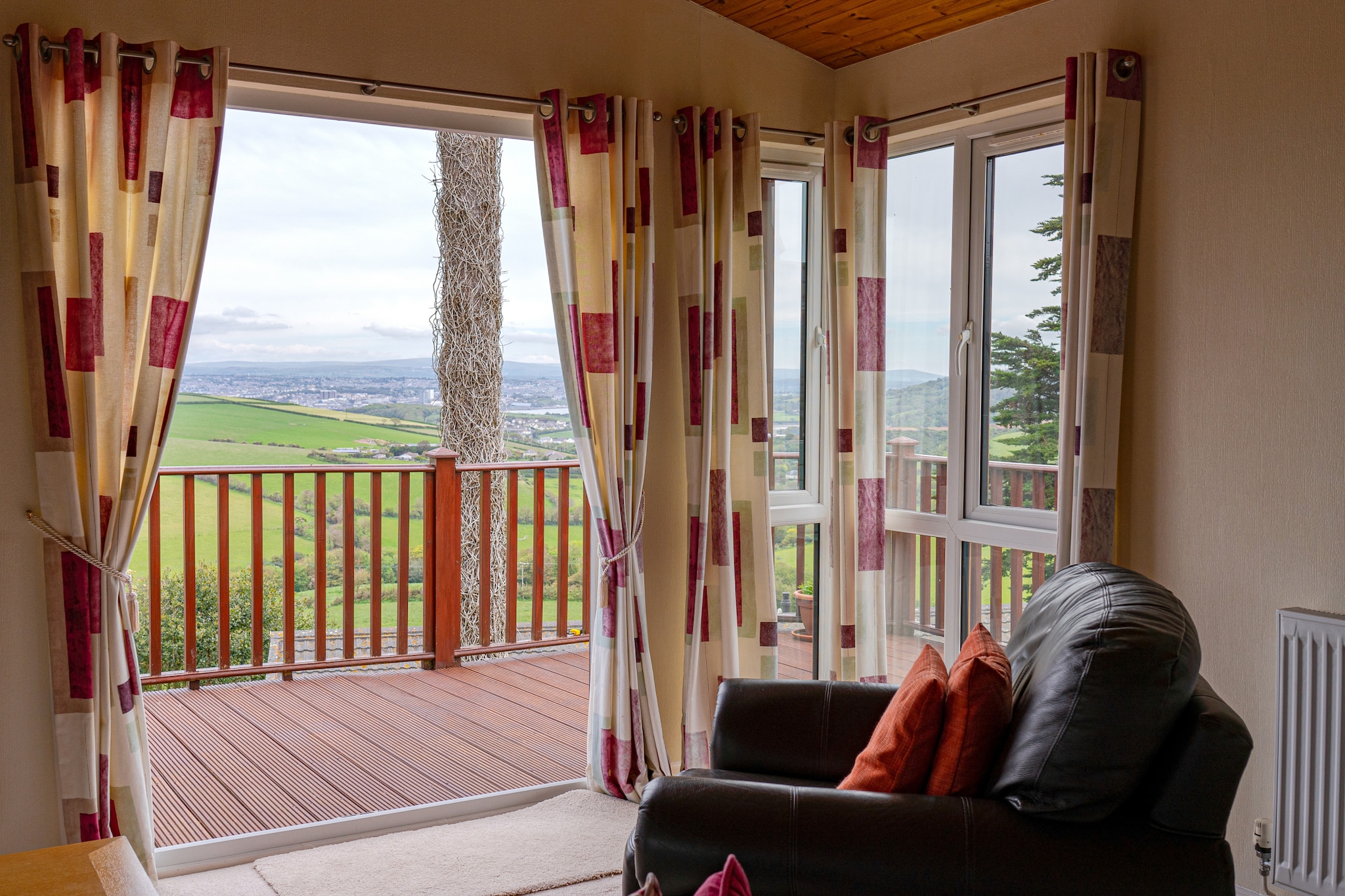 Whitsand Bay Lodge-Woonkamer