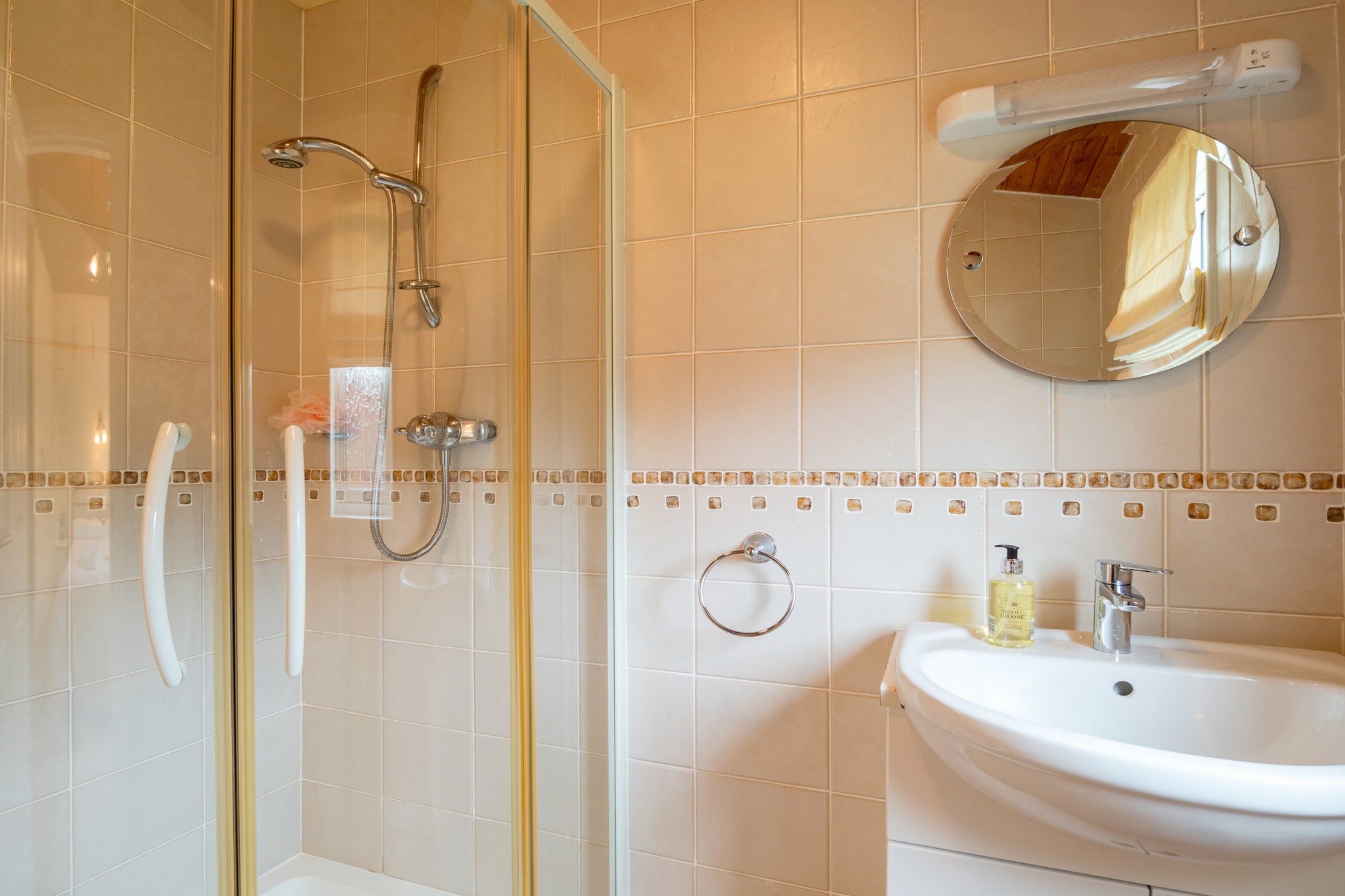 Whitsand Bay Lodge-Badkamer