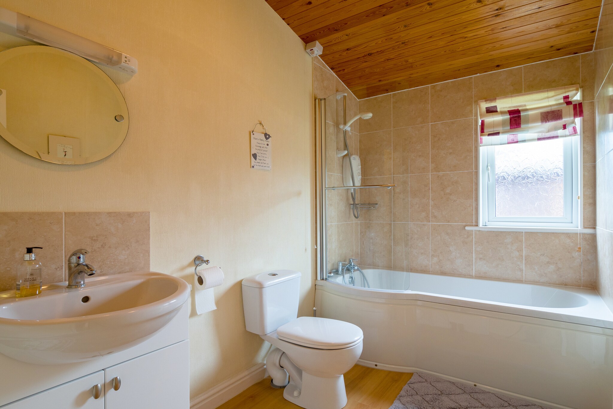 Whitsand Bay Lodge-Badkamer