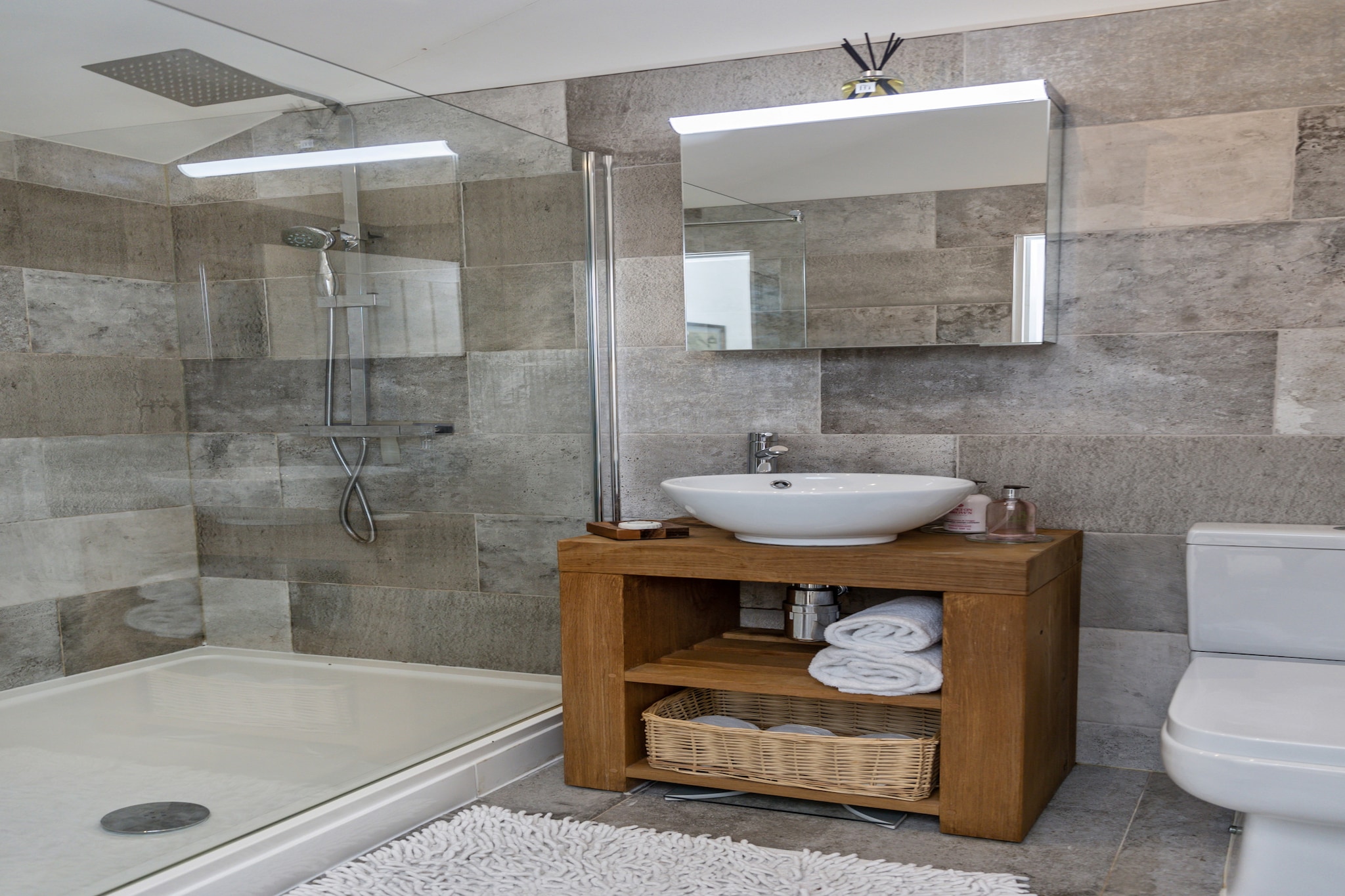 Middle Warble Stables-Badkamer