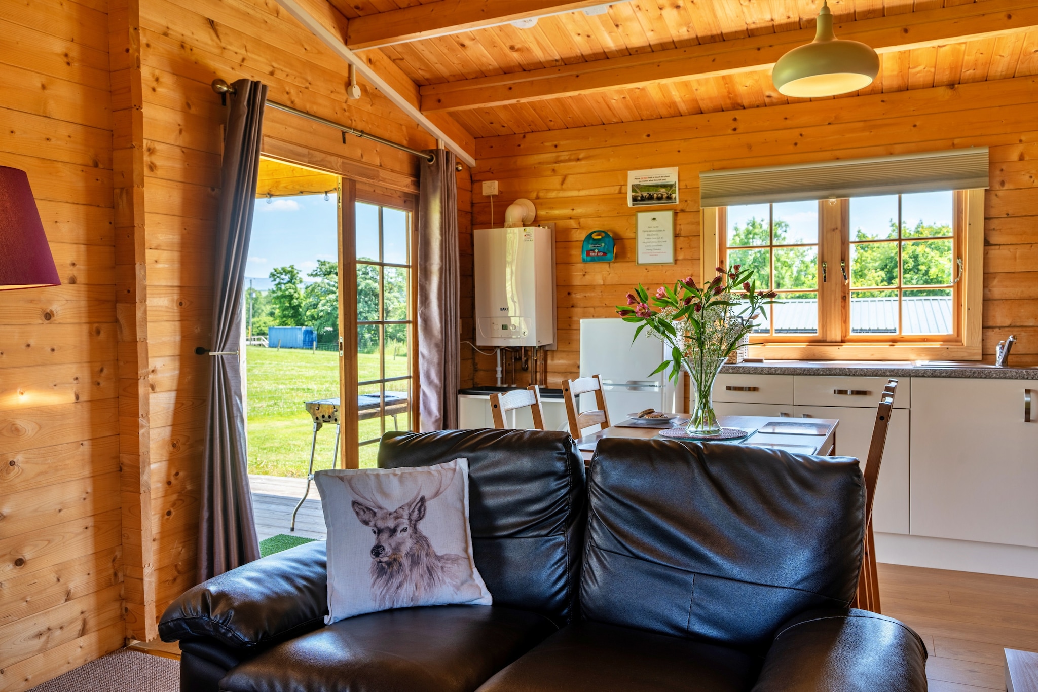 Moor View Cabin-Woonkamer