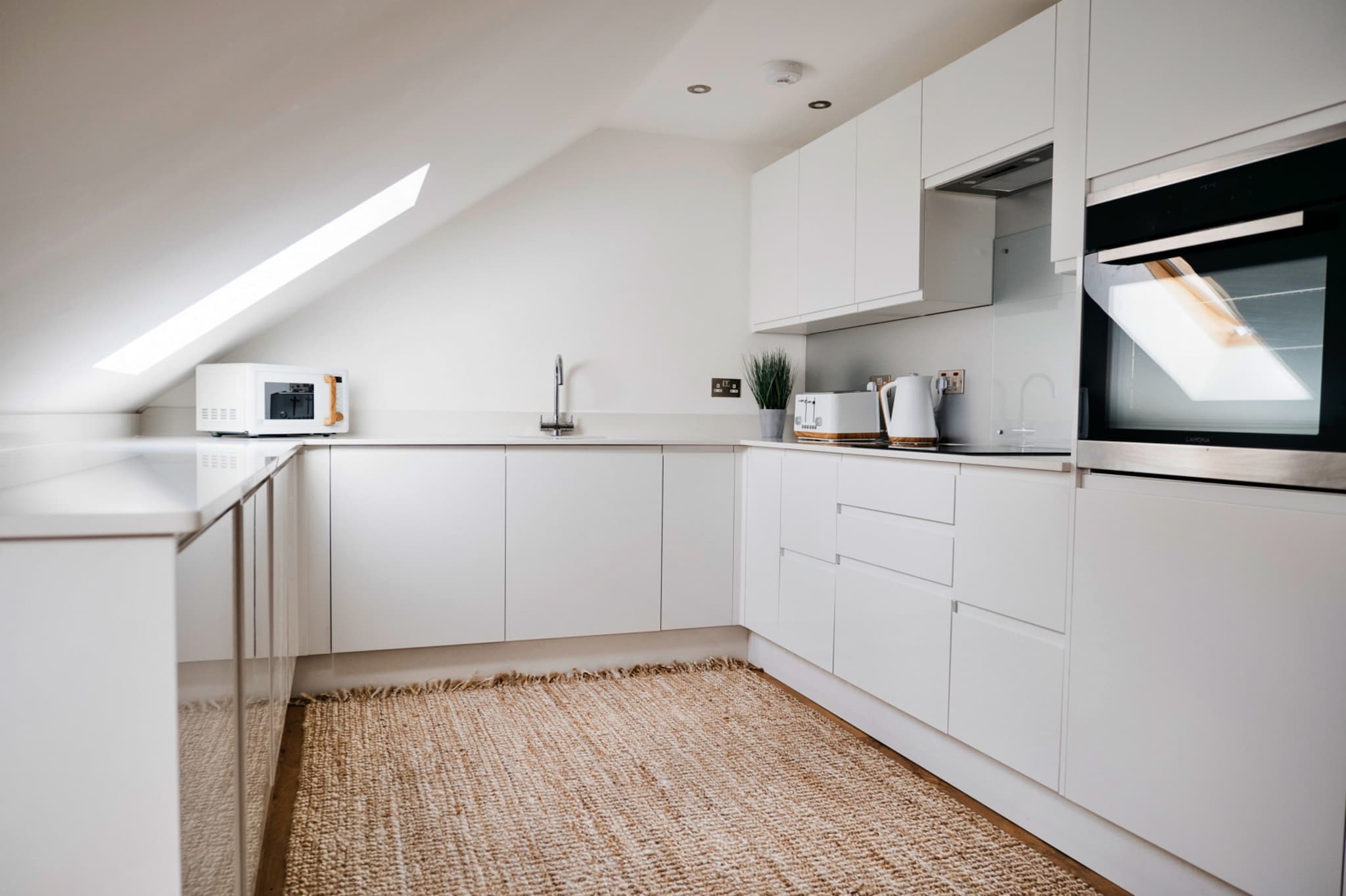 Tolcarne Stay - Luxury Newquay Apartment-Keuken