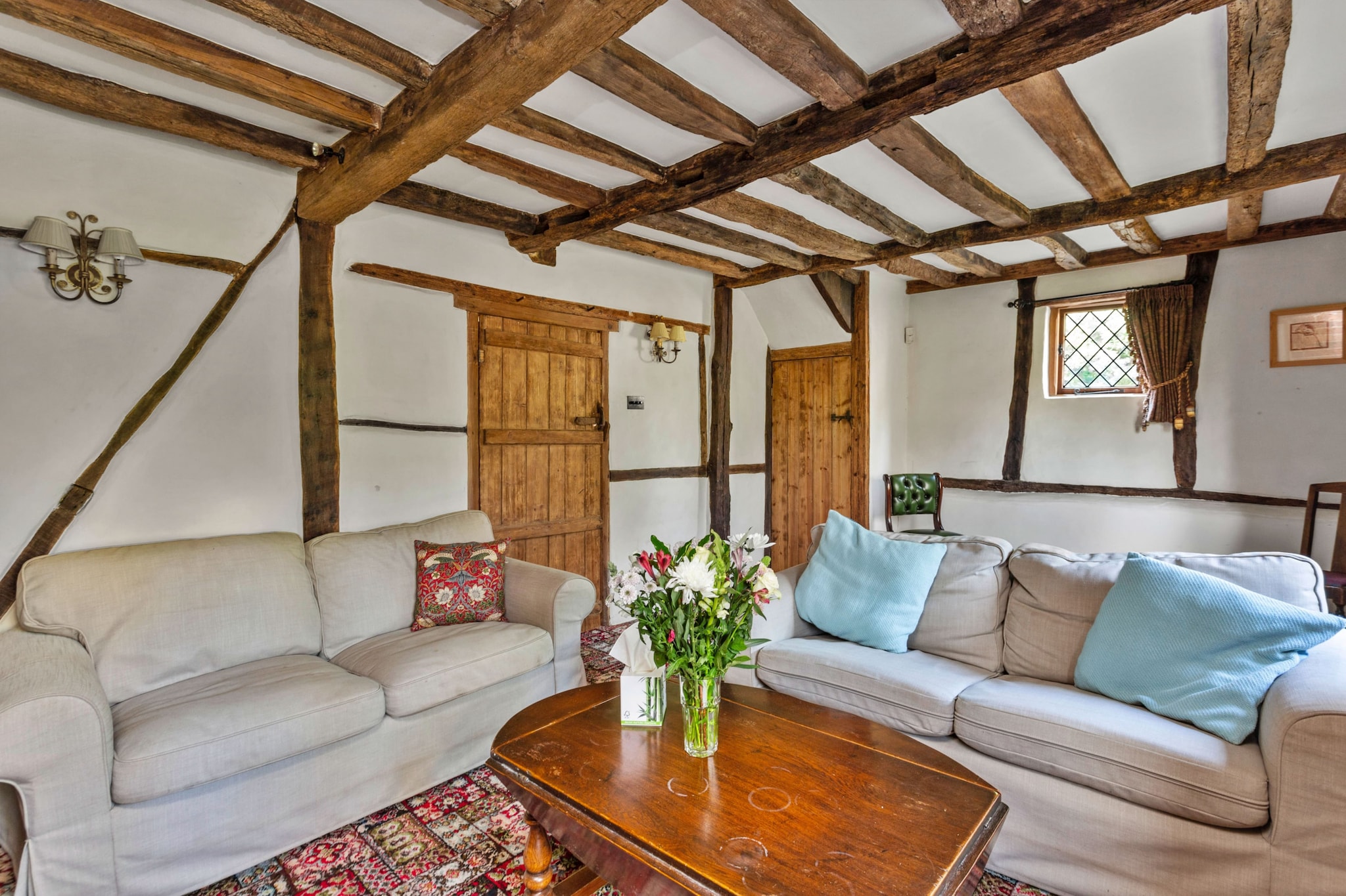 Sandhill Cottage with Hot Tub-Woonkamer