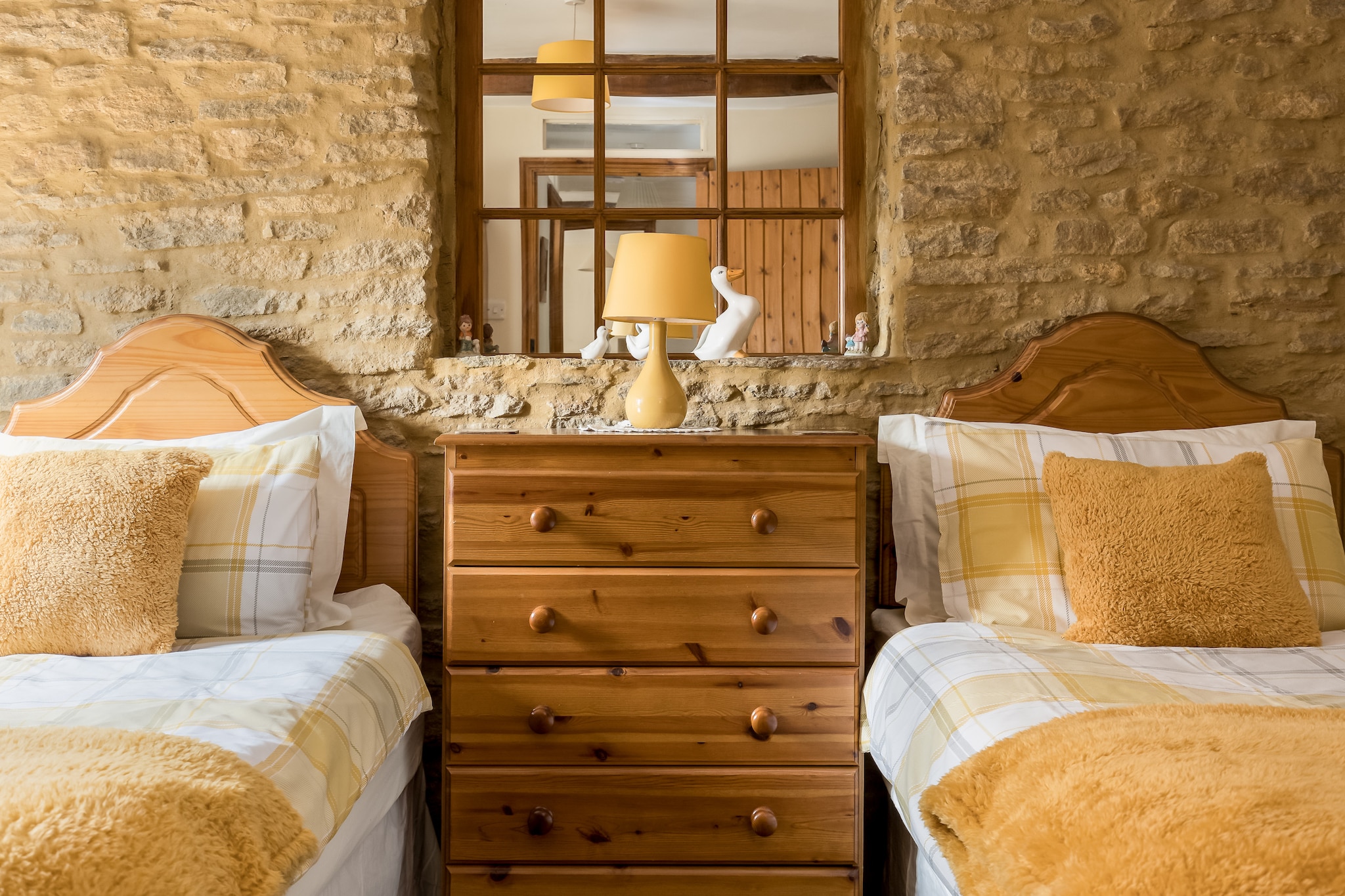 Fives Court Cottage-Slaapkamer