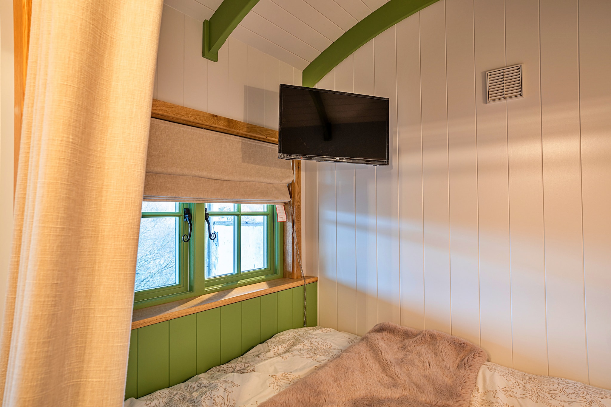 The Shepherd's Hut at Northcombe Farm-Slaapkamer