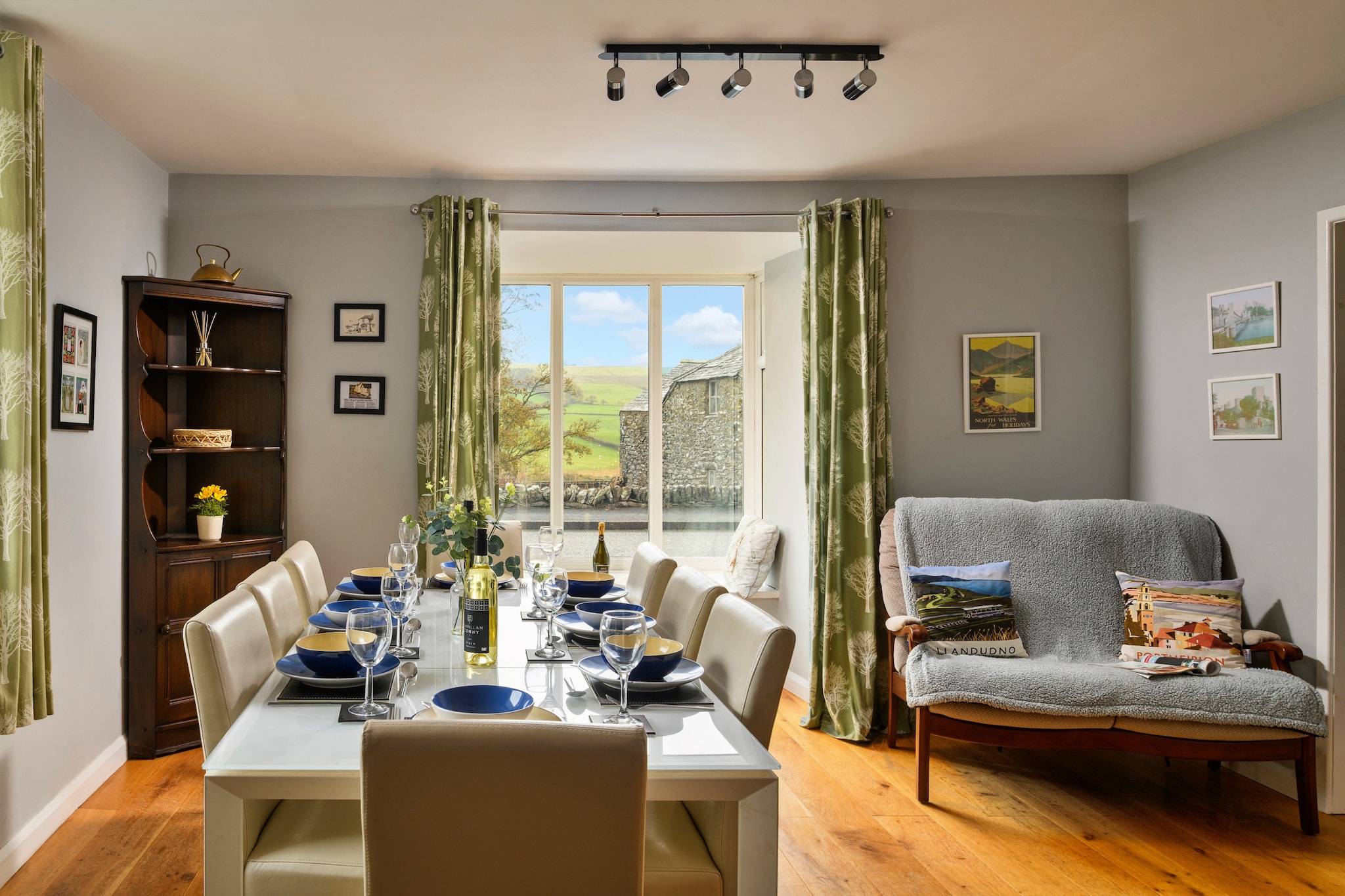 Bodlawen Holiday House - Edge of Snowdonia-Eetkamer