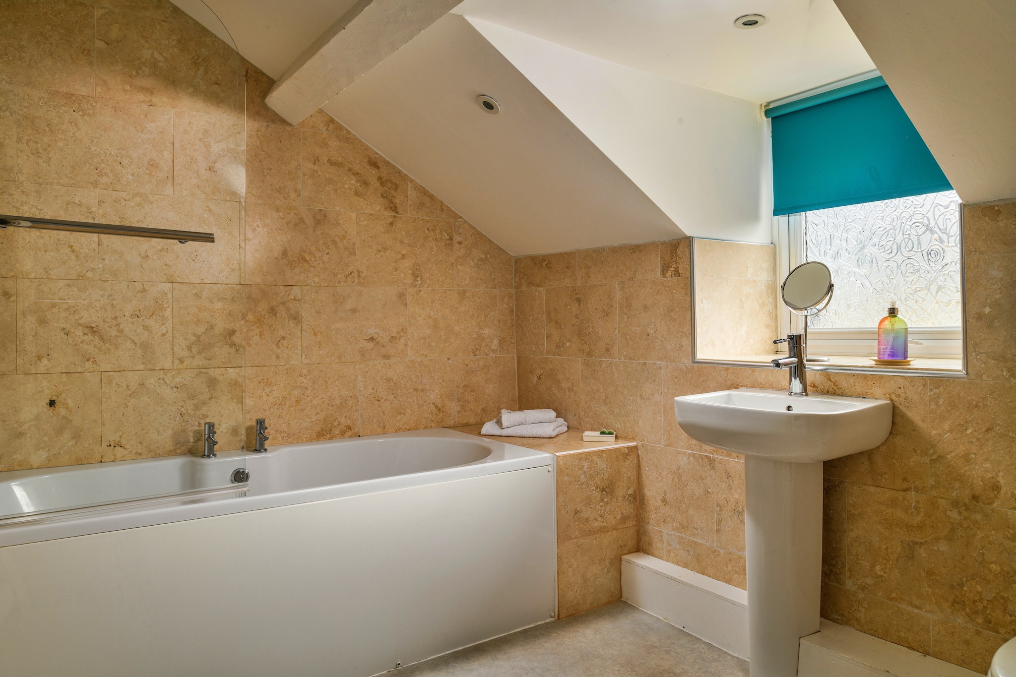 Bodlawen Holiday House - Edge of Snowdonia-Badkamer