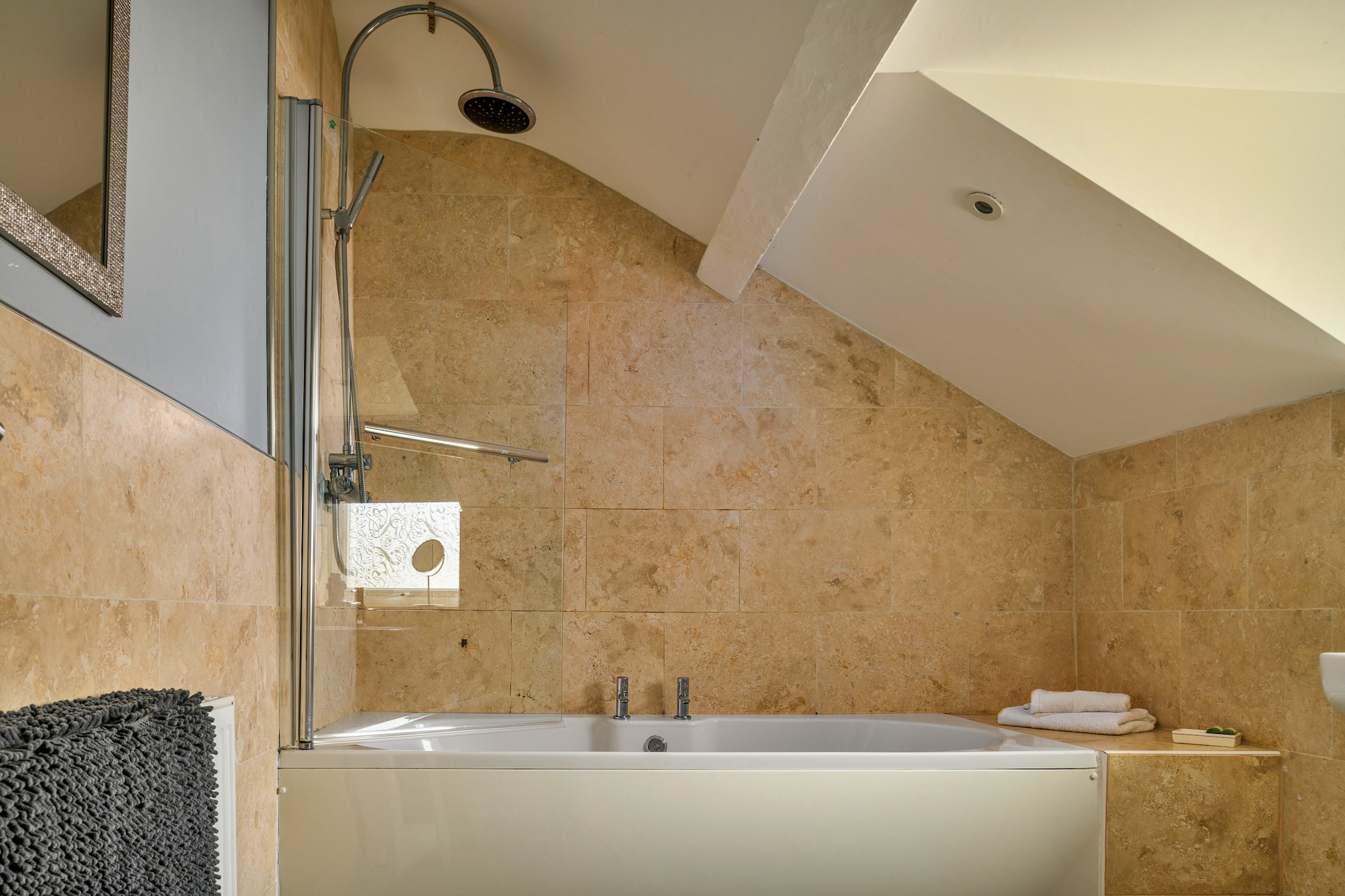 Bodlawen Holiday House - Edge of Snowdonia-Badkamer