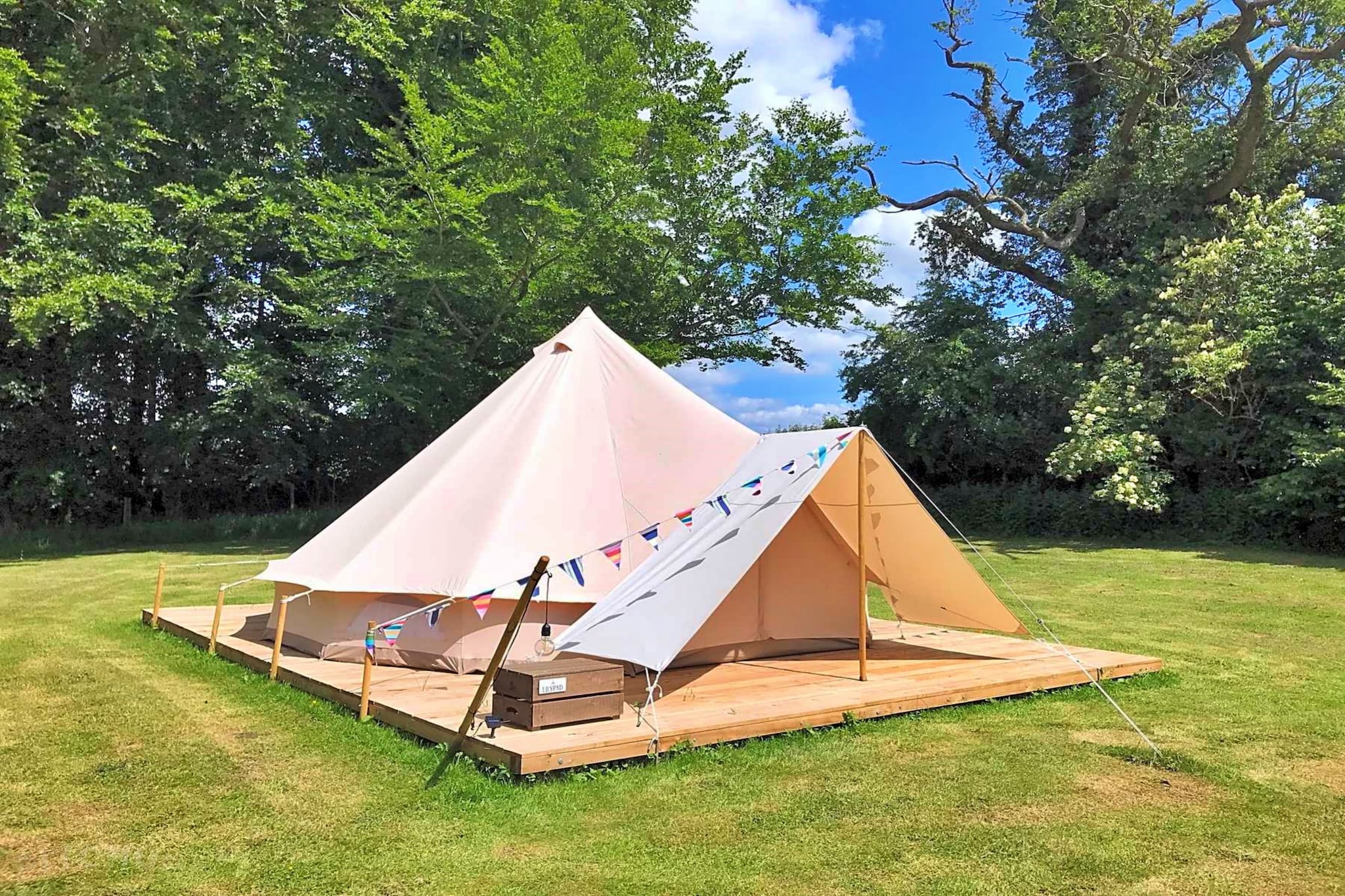 Lilypad Bell Tent-Buitenlucht