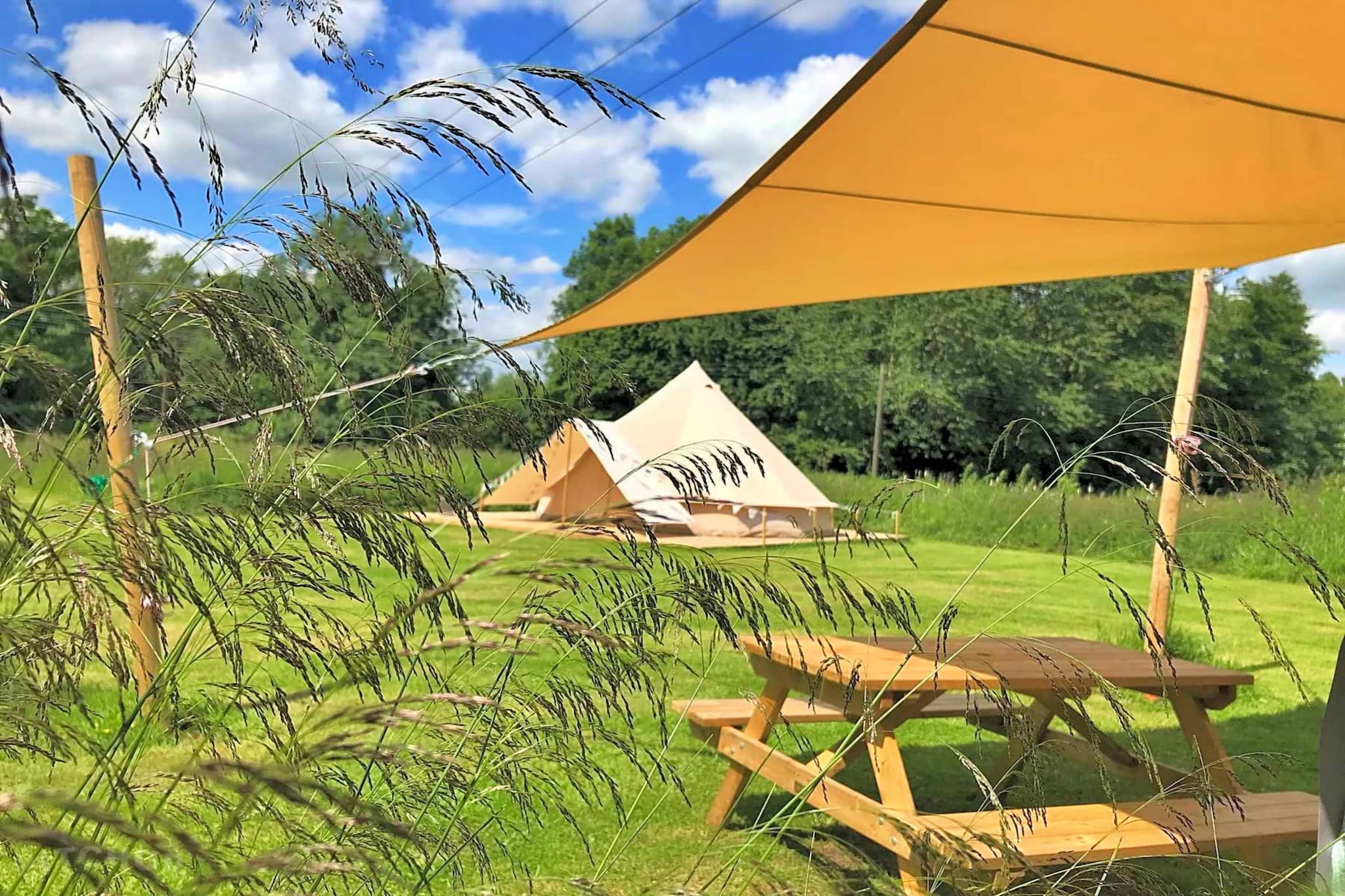 Meadow Glamping Tents-Buitenlucht