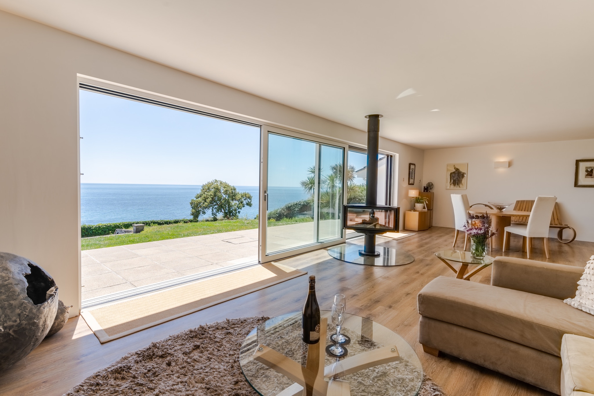 Avalon Sea Views-Woonkamer