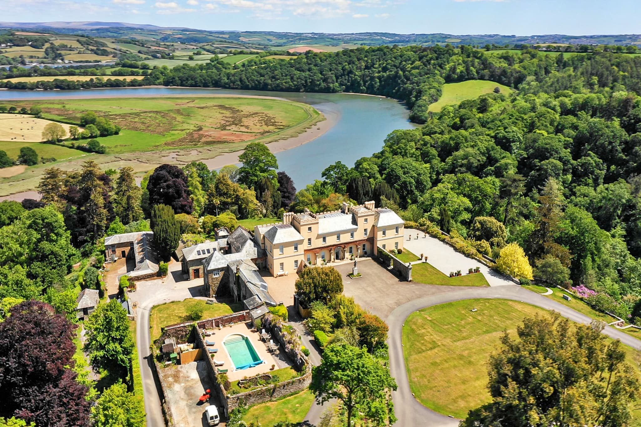 Historic Castle on River Tamar-Buitenlucht