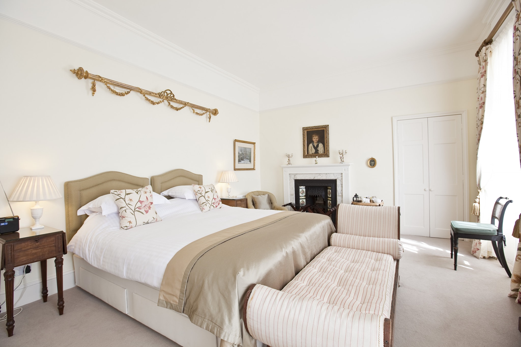 Historic Castle on River Tamar-Slaapkamer
