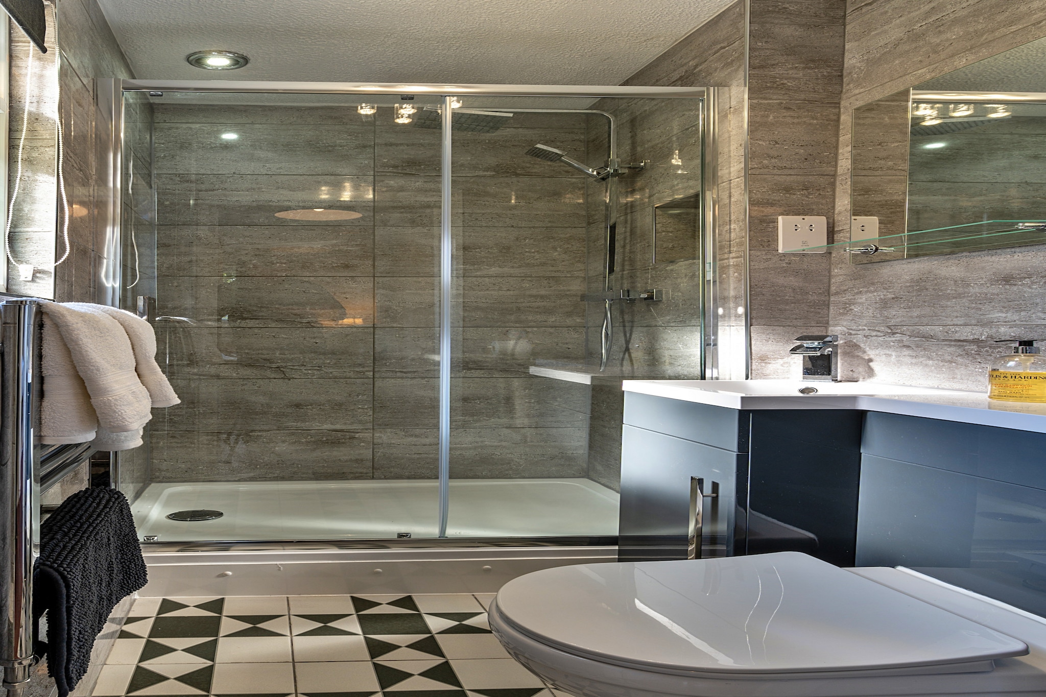 The Annexe at Rosebud Cottage-Badkamer