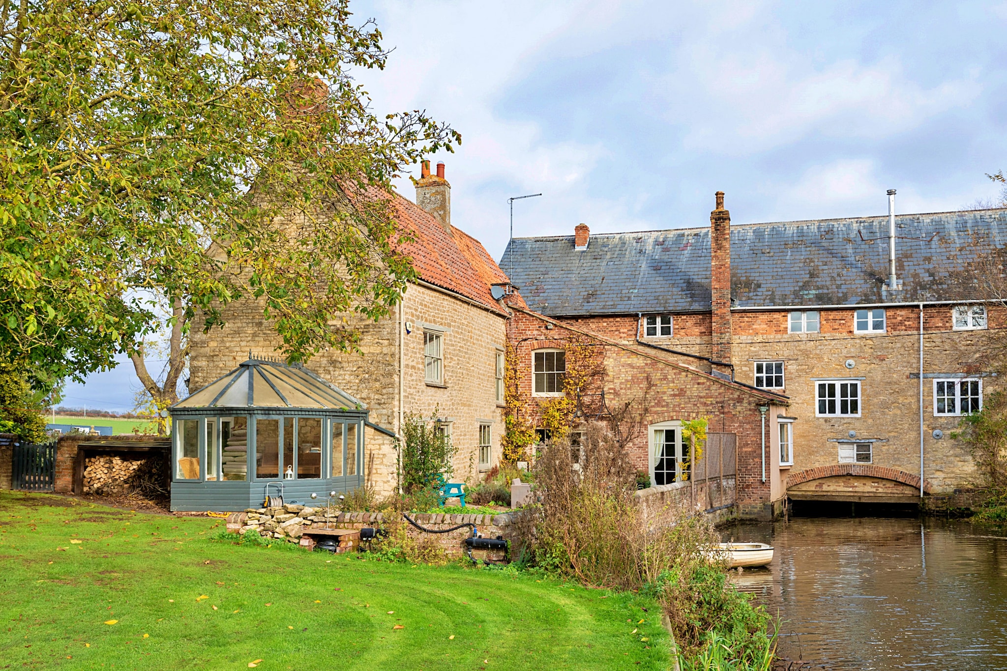Islip Mill House - Beautiful Riverside Home-Buitenlucht