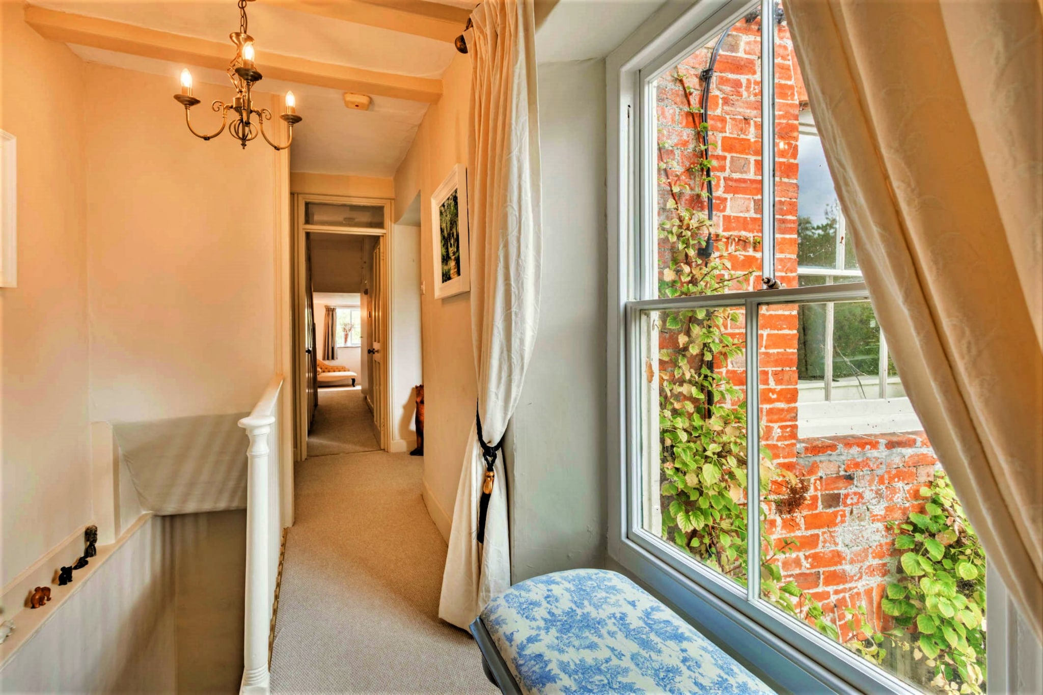 Islip Mill House - Beautiful Riverside Home