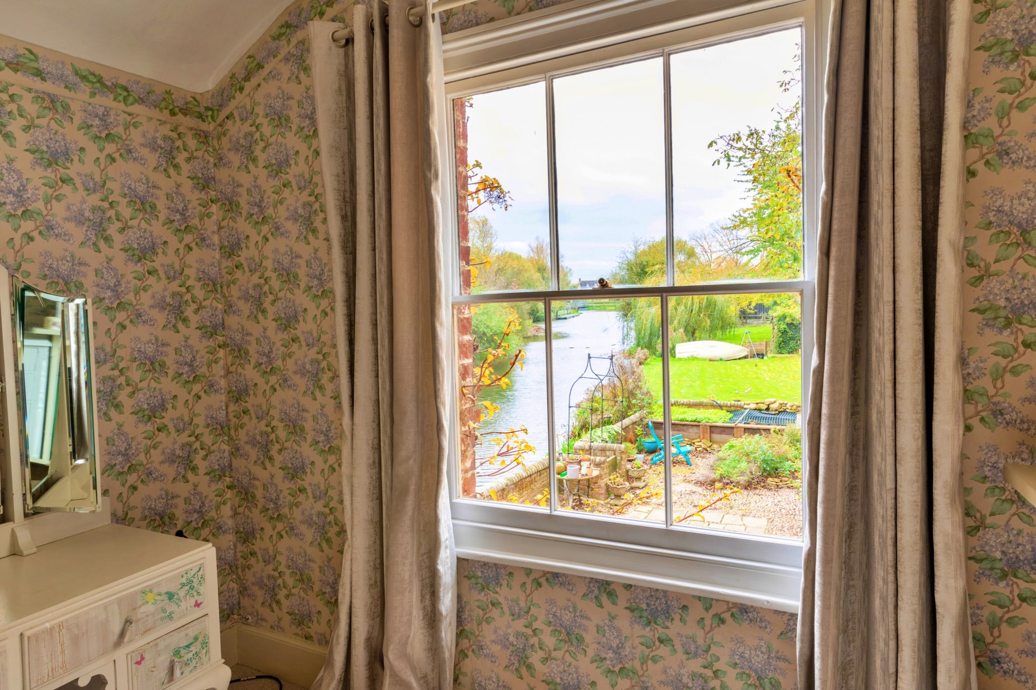 Islip Mill House - Beautiful Riverside Home-Uitzicht zomer