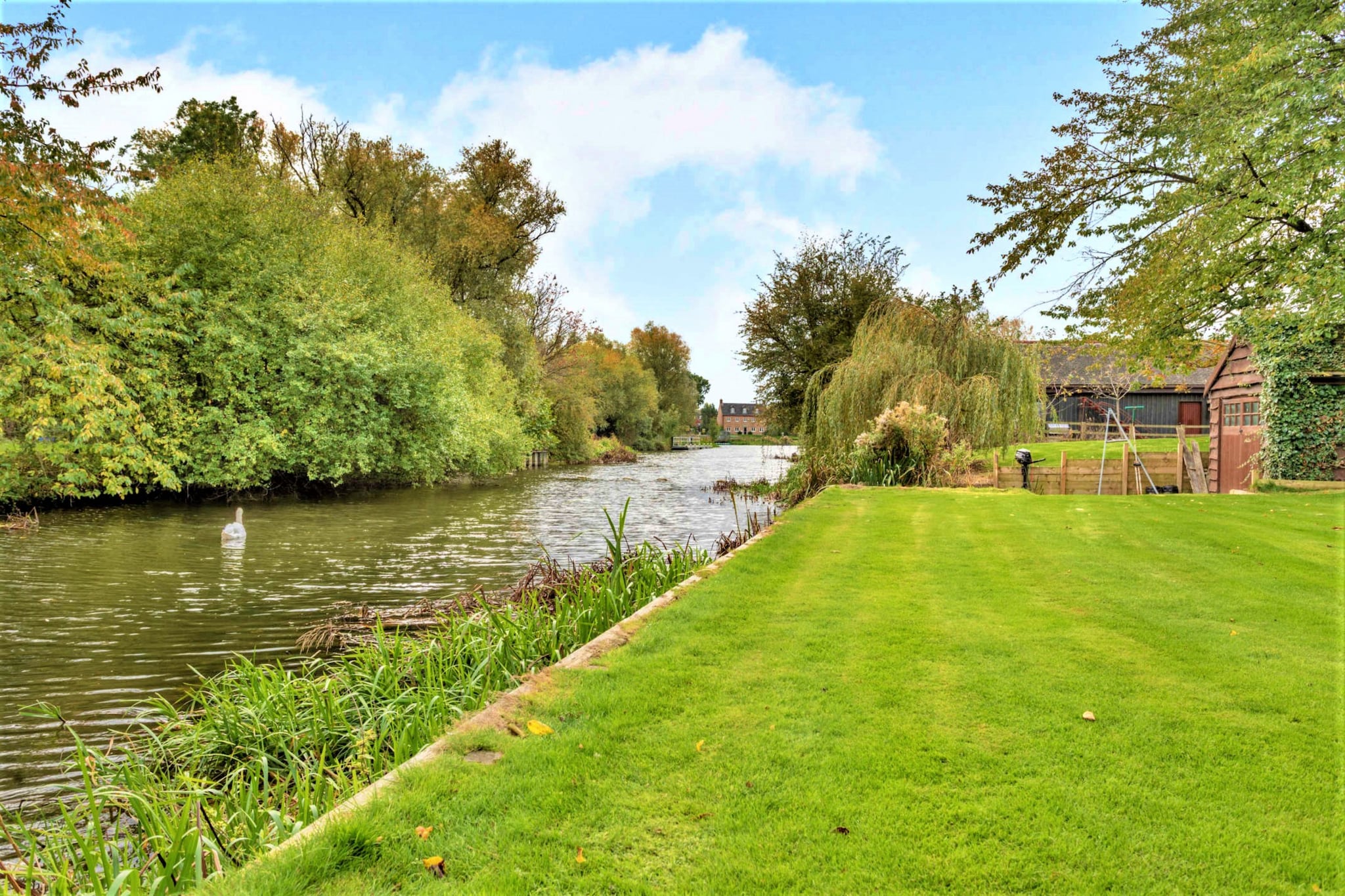 Islip Mill House - Beautiful Riverside Home-Buitenlucht