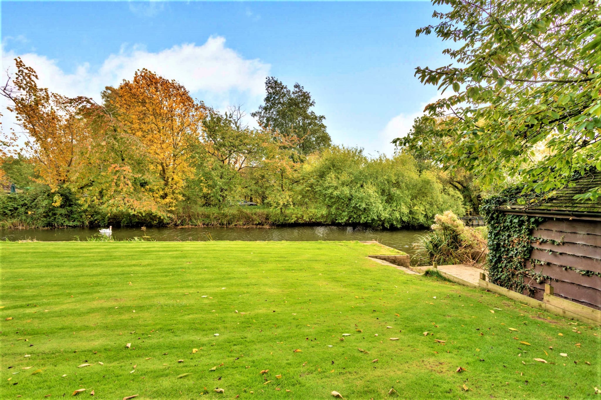 Islip Mill House - Beautiful Riverside Home-Buitenlucht