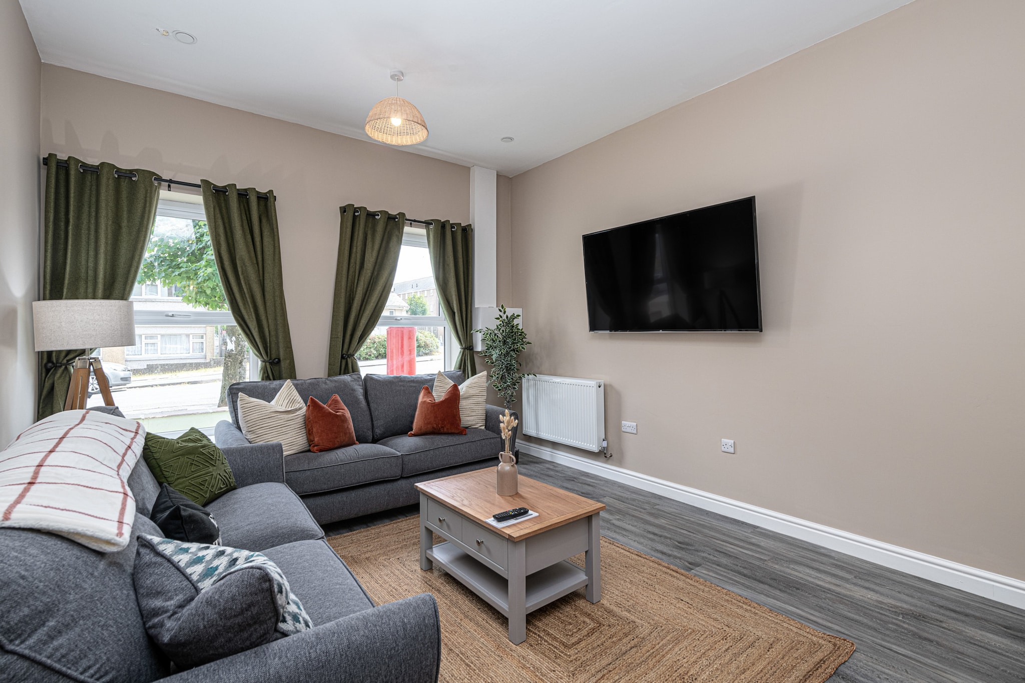 Peace Retreats Apartment - Pwllheli-Woonkamer