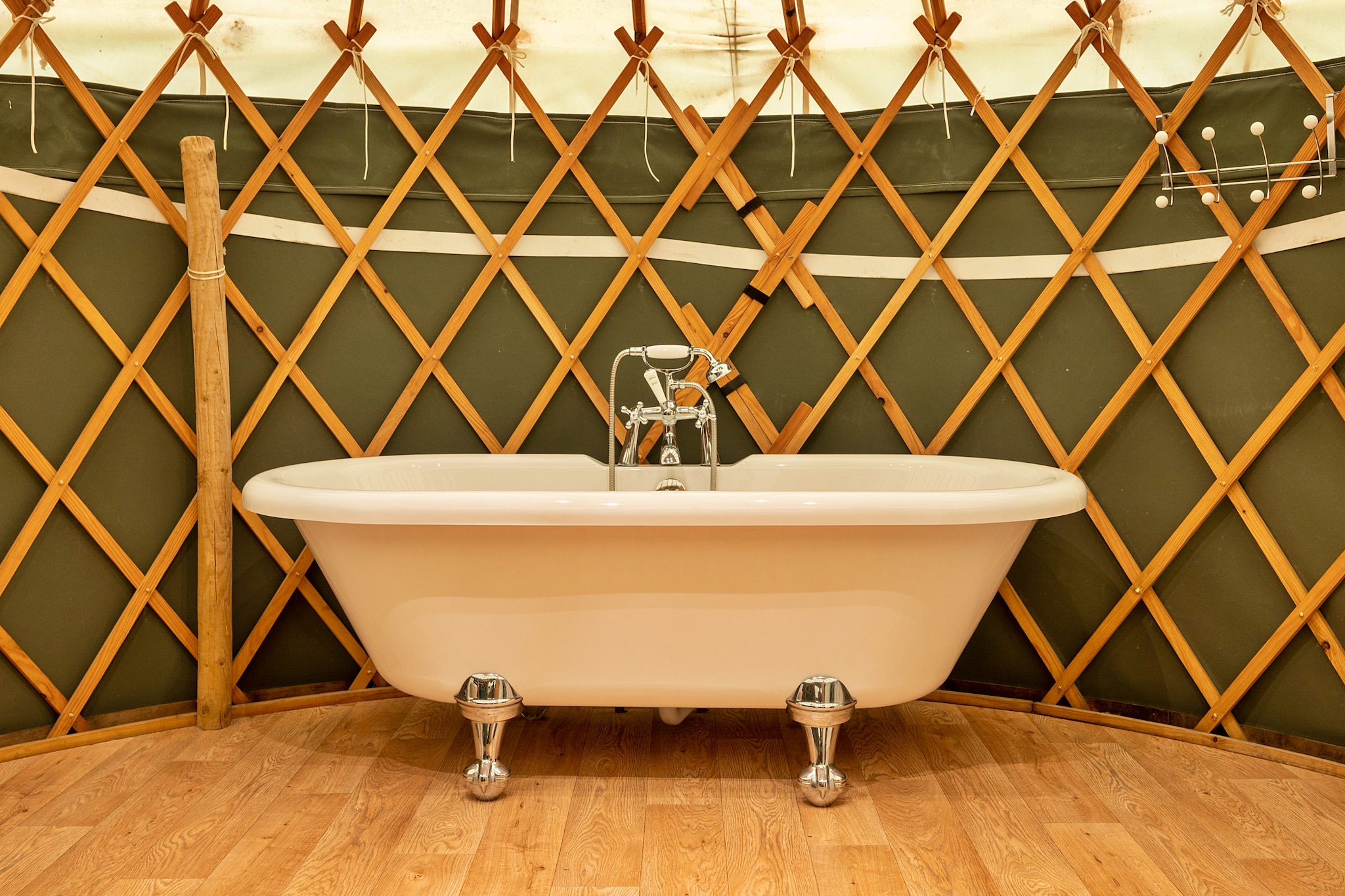 Heather Yurt-Badkamer