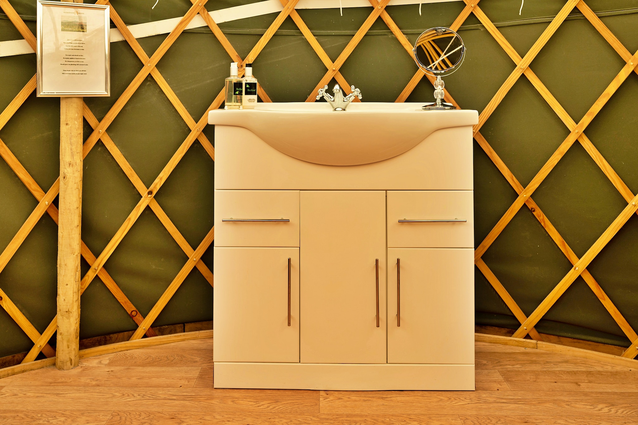 Heather Yurt-Badkamer