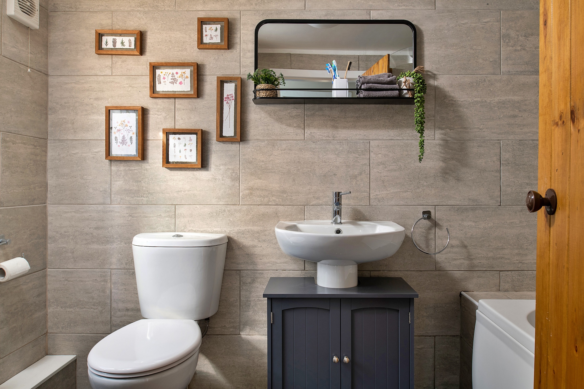Bwthyn Llechi (Slate Cottage)-Badkamer