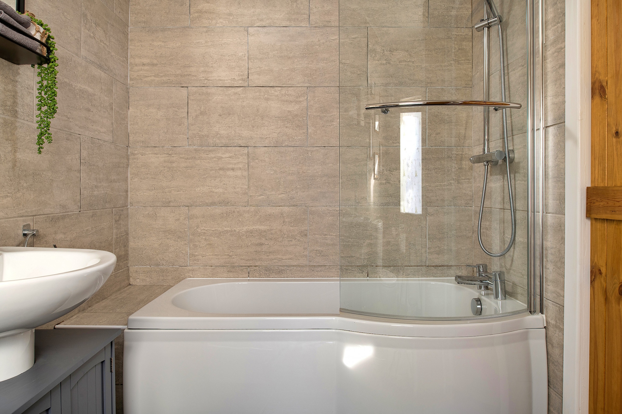 Bwthyn Llechi (Slate Cottage)-Badkamer