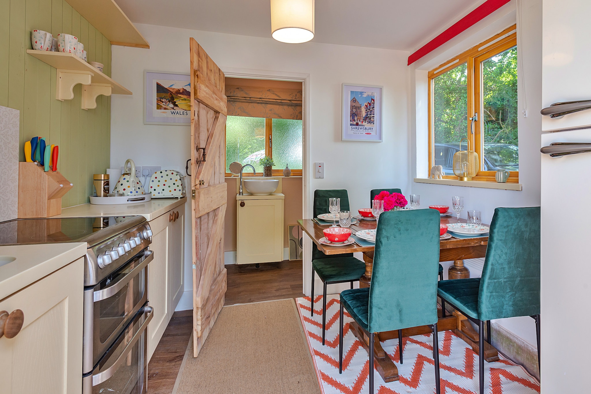 Shrawardine Train Carriage-Keuken