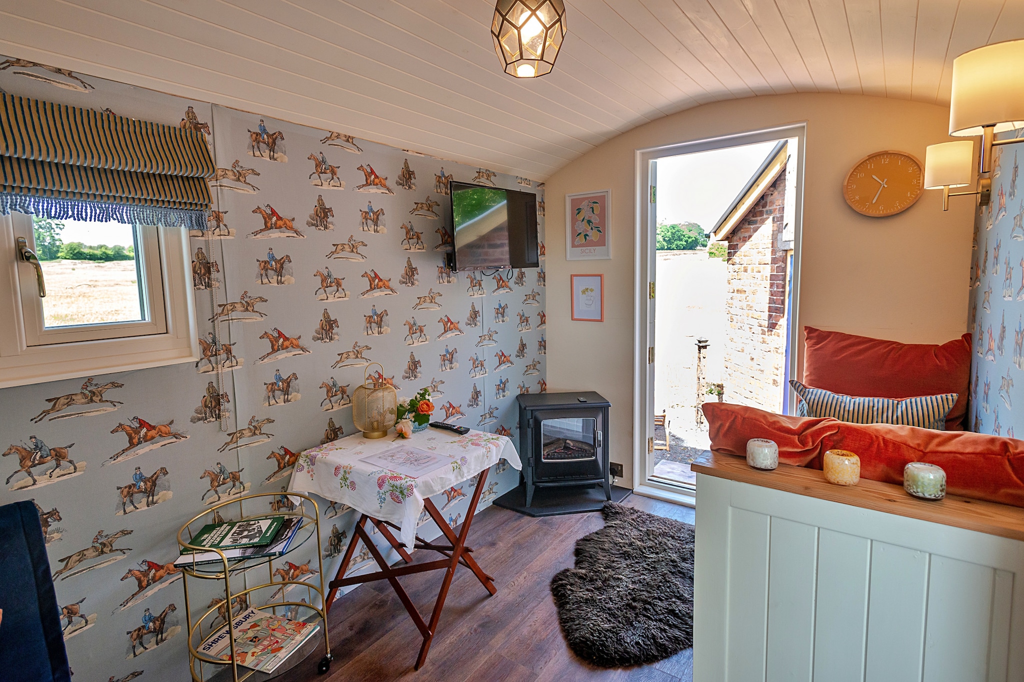 Shrawardine Train Carriage-Woonkamer
