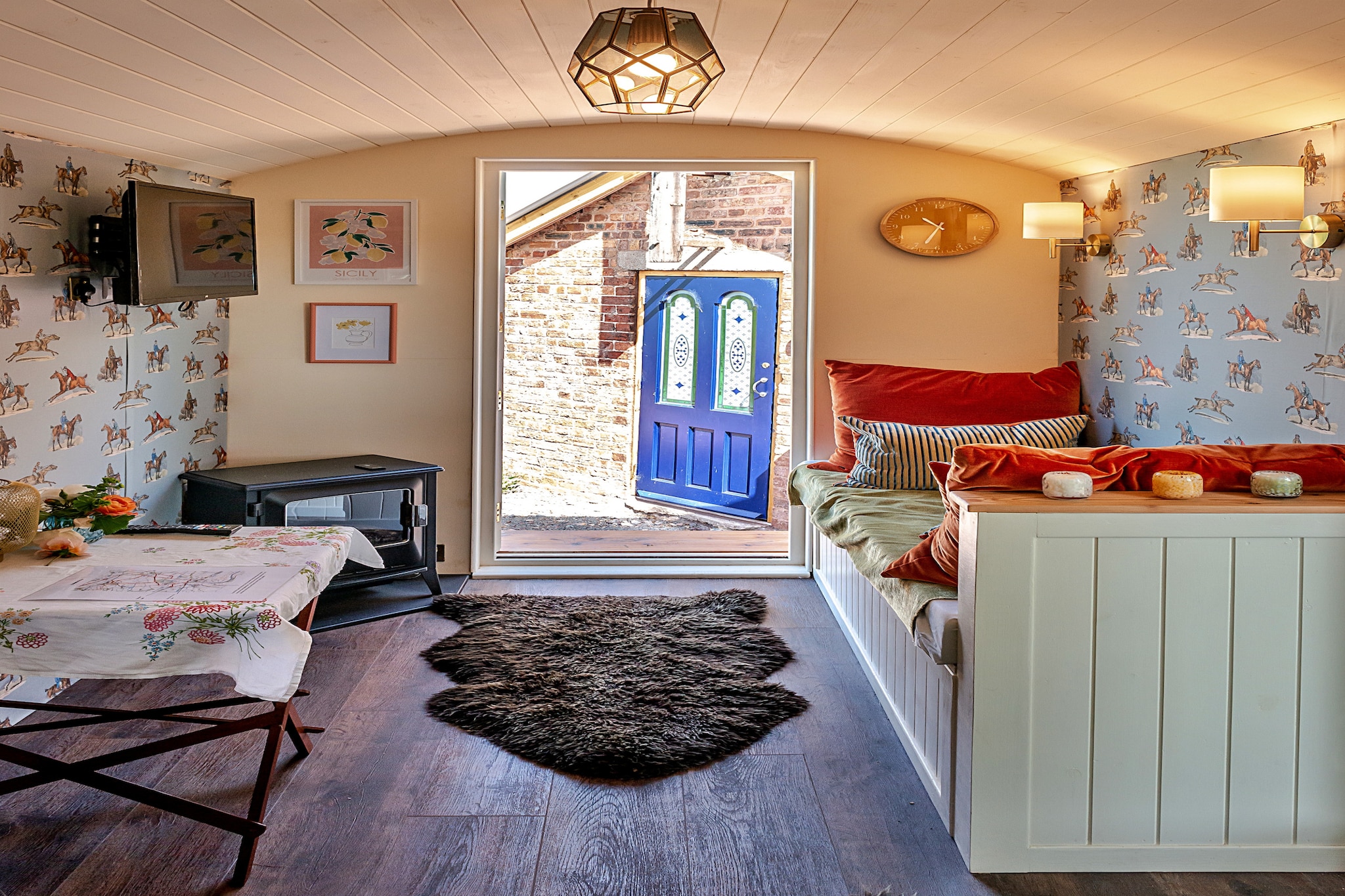 Shrawardine Train Carriage-Woonkamer