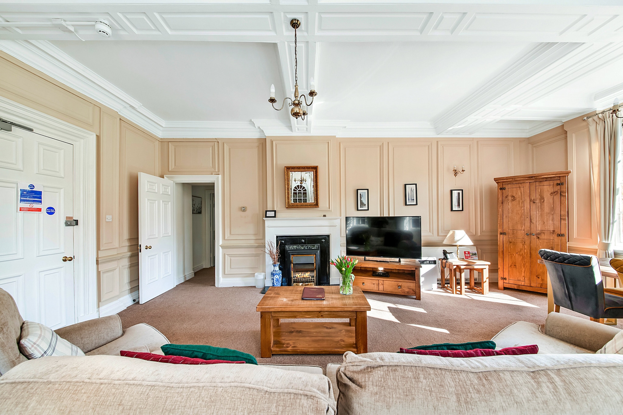 Mowbray Hall Apt-Woonkamer