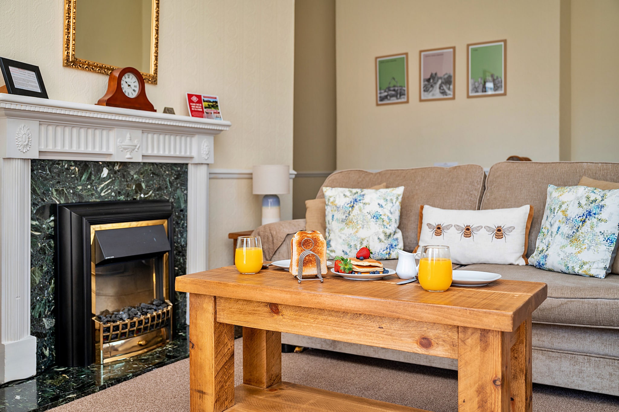 Roulston Hall Apt-Woonkamer