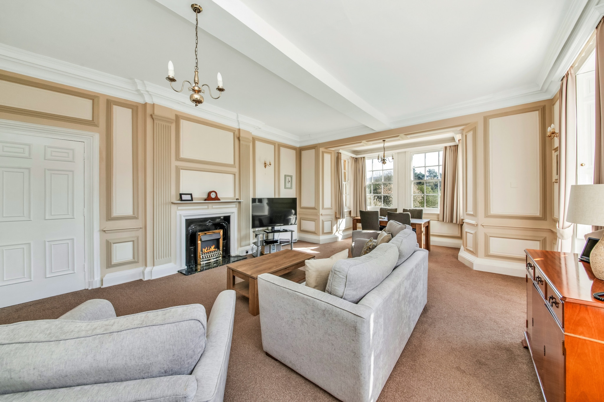 Sutton Hall Apt-Woonkamer