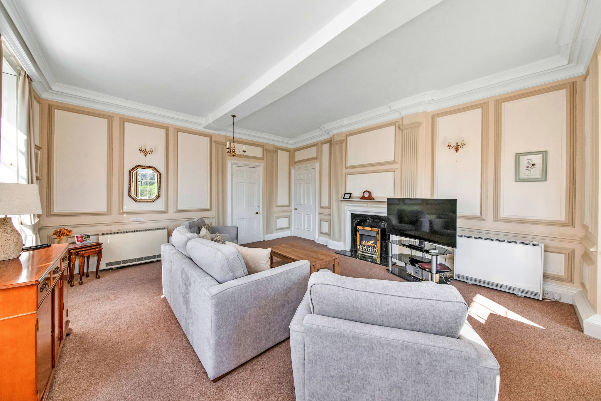 Sutton Hall Apt-Woonkamer