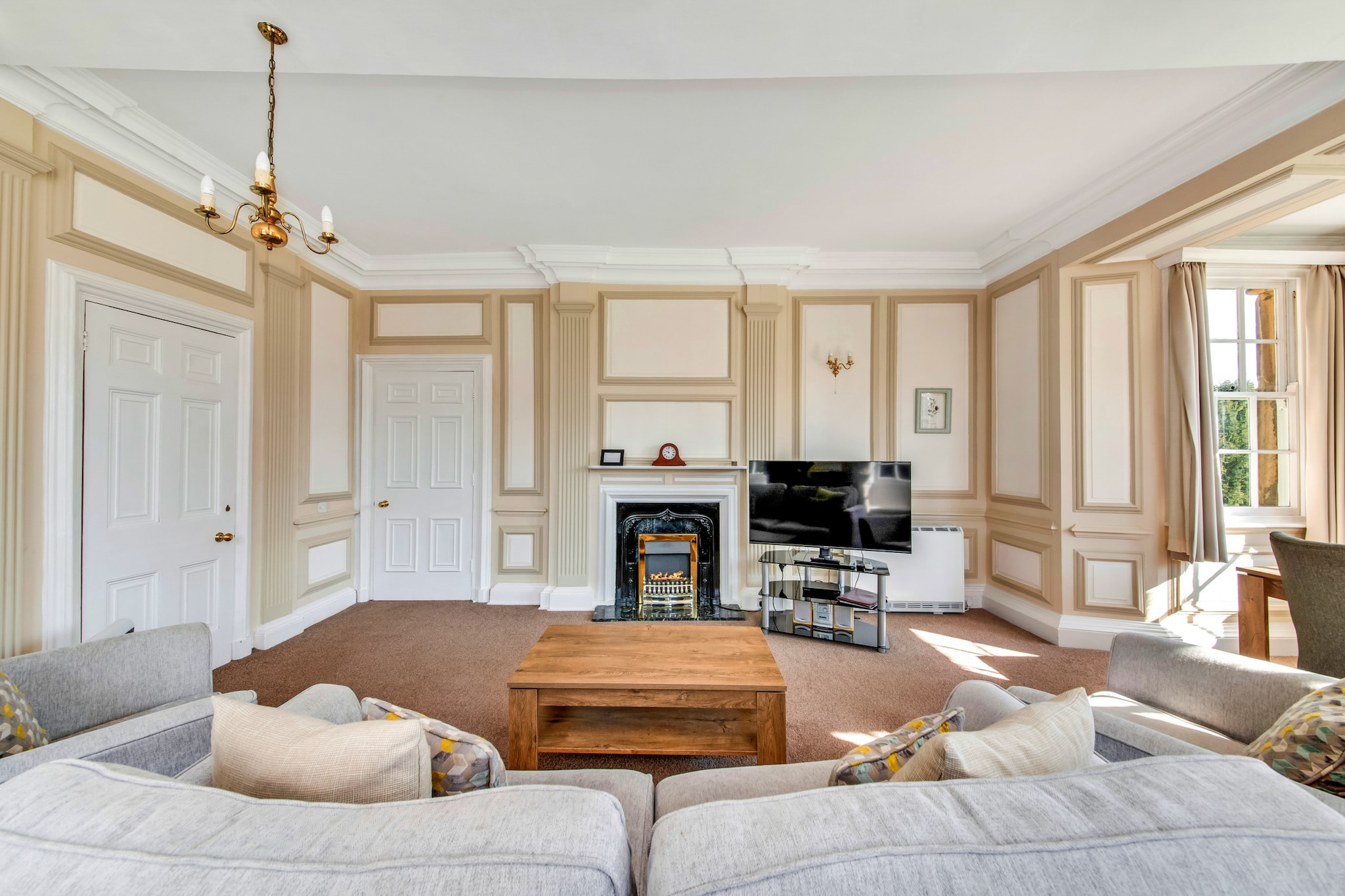 Sutton Hall Apt-Woonkamer
