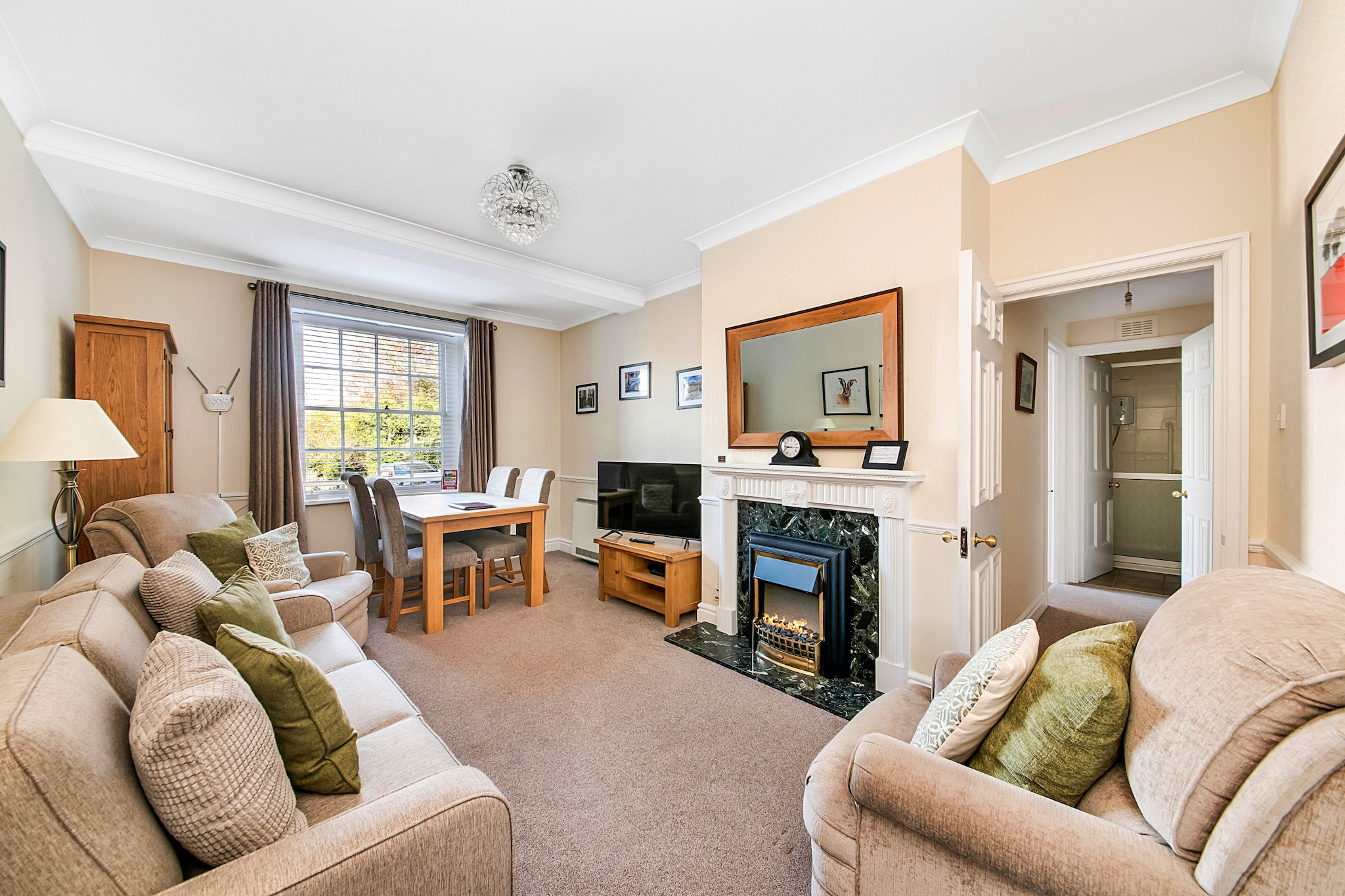 Kilburn Hall Apt-Woonkamer