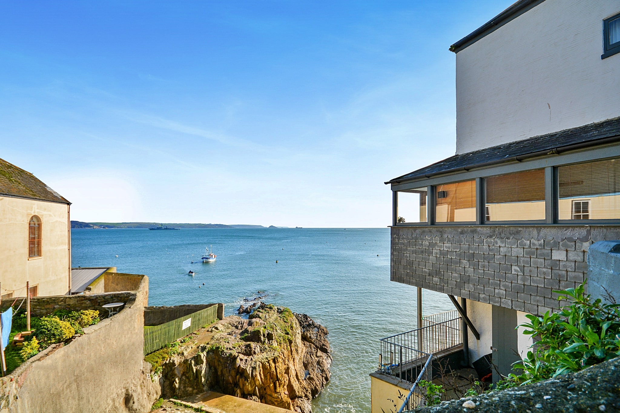 Nor Nour, Cawsand-Buitenlucht