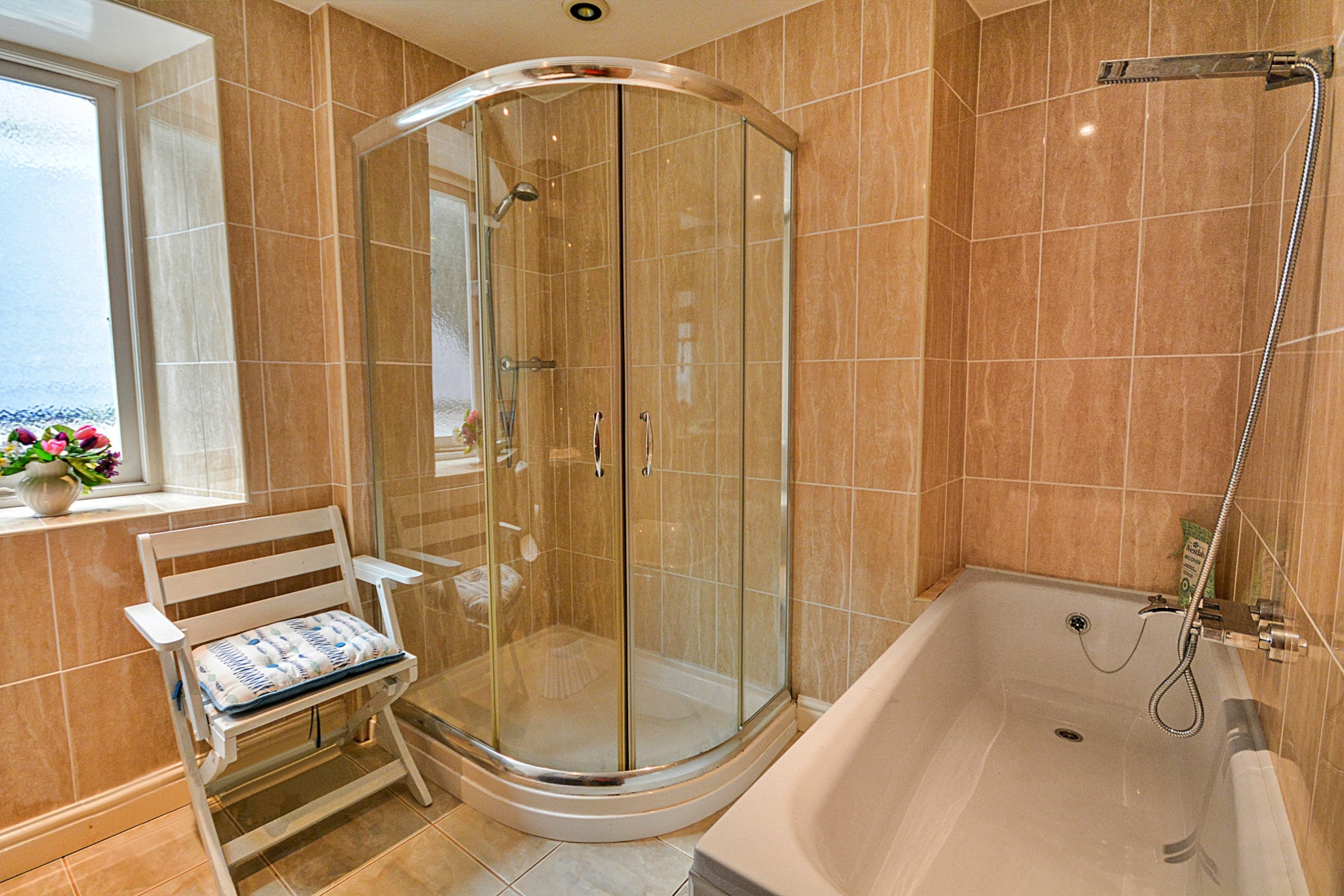 Nor Nour, Cawsand-Badkamer