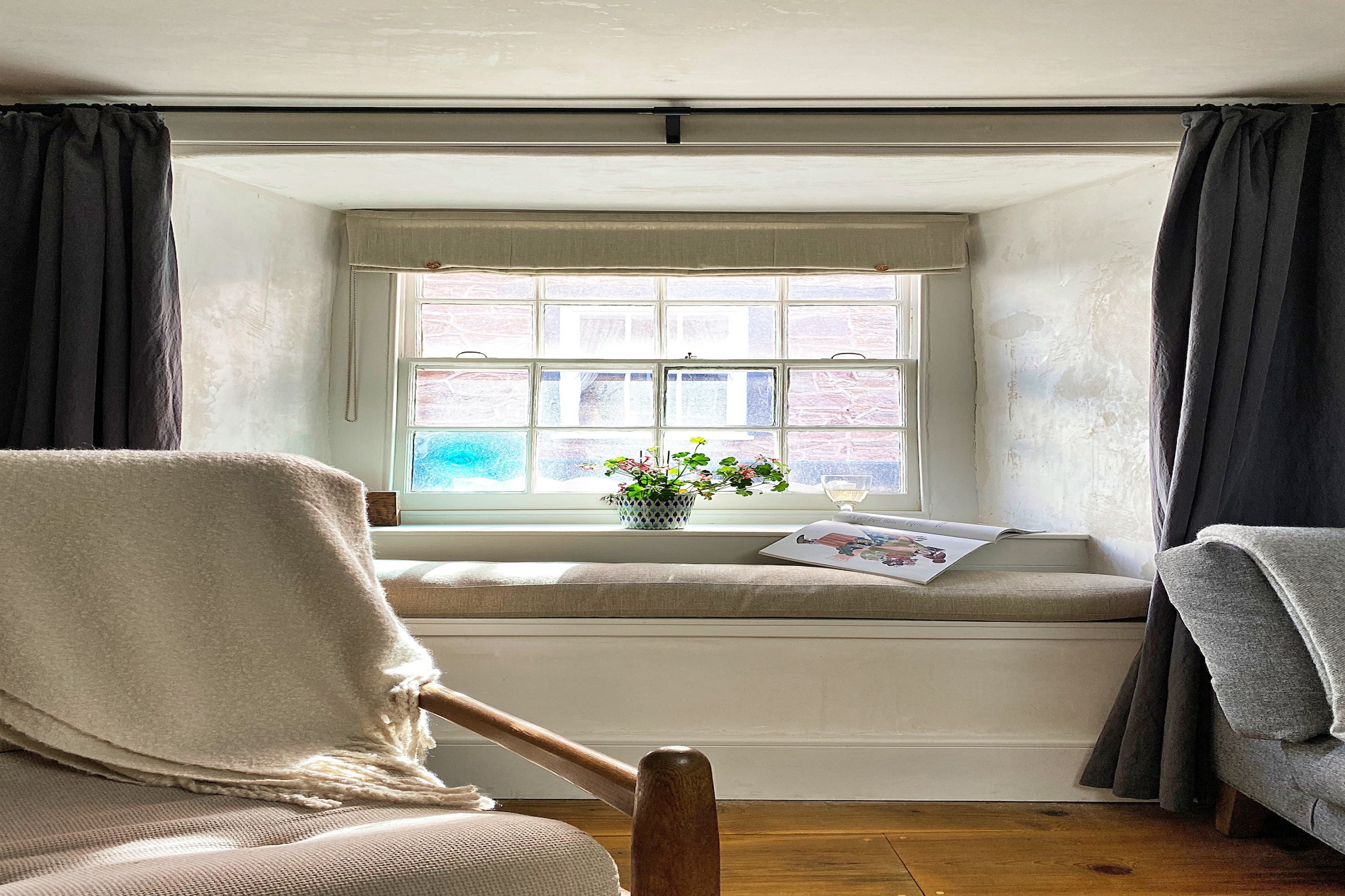 Calm Cottage, Kingsand-Woonkamer