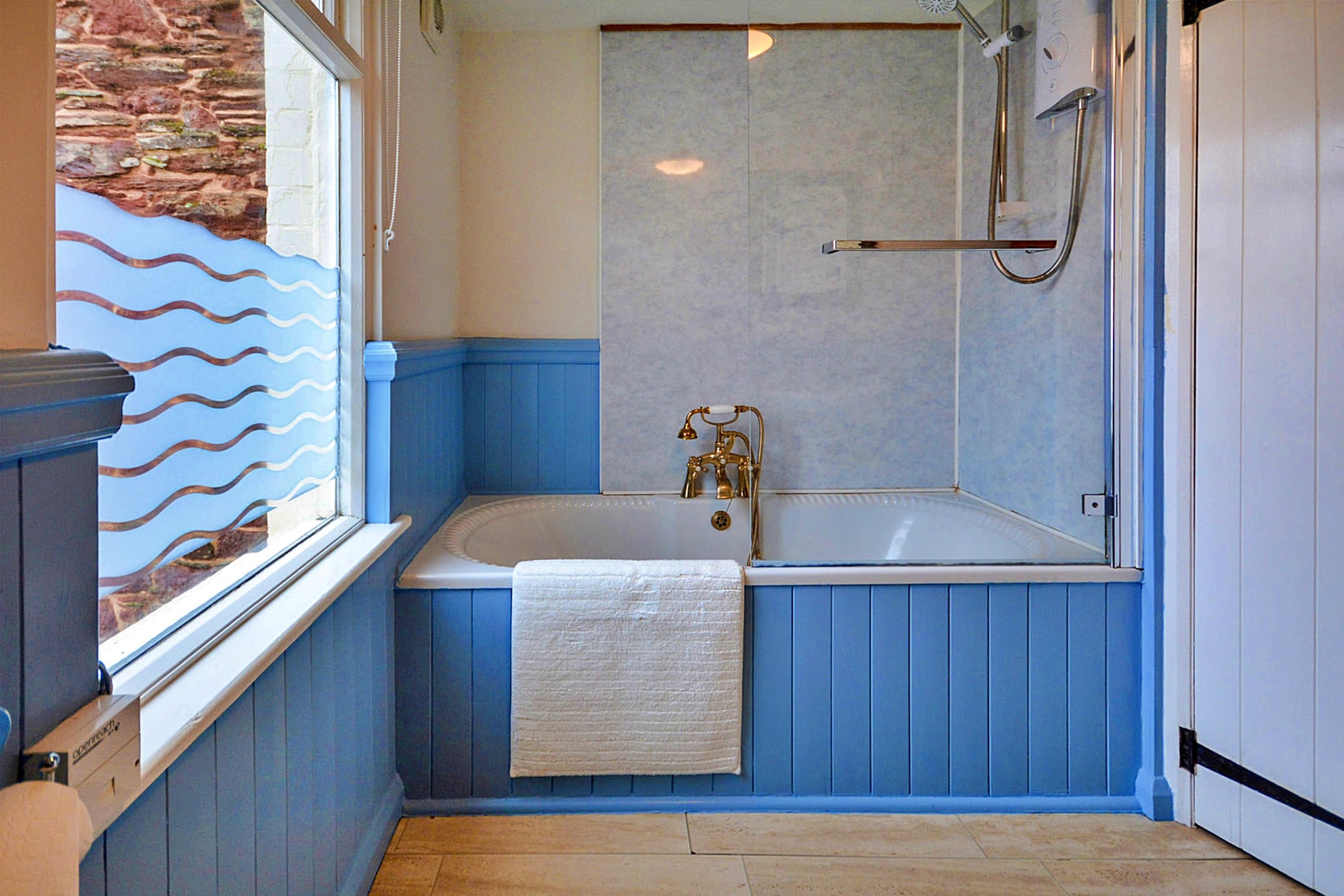 Penlee Narrows, Kingsand-Badkamer