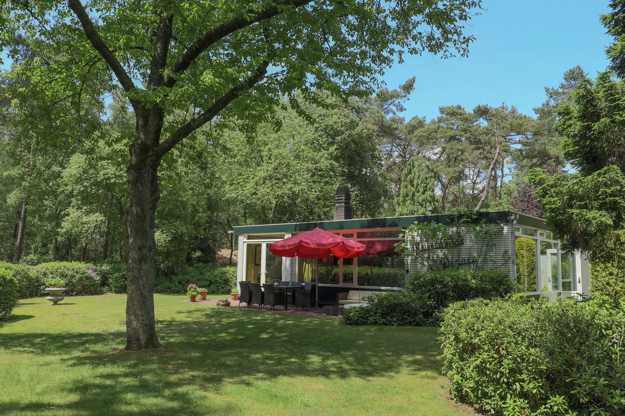 Schönes Ferienhaus mit Garten in Waldnähe in Huijbergen