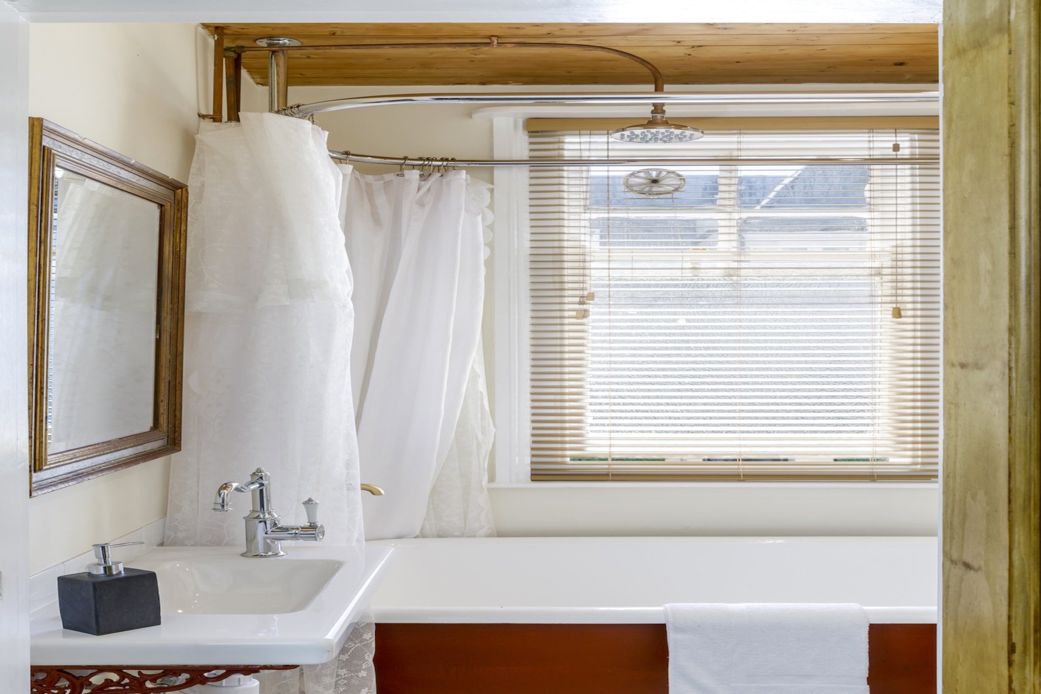 Pittodrie Guest House - Room 1-Badkamer